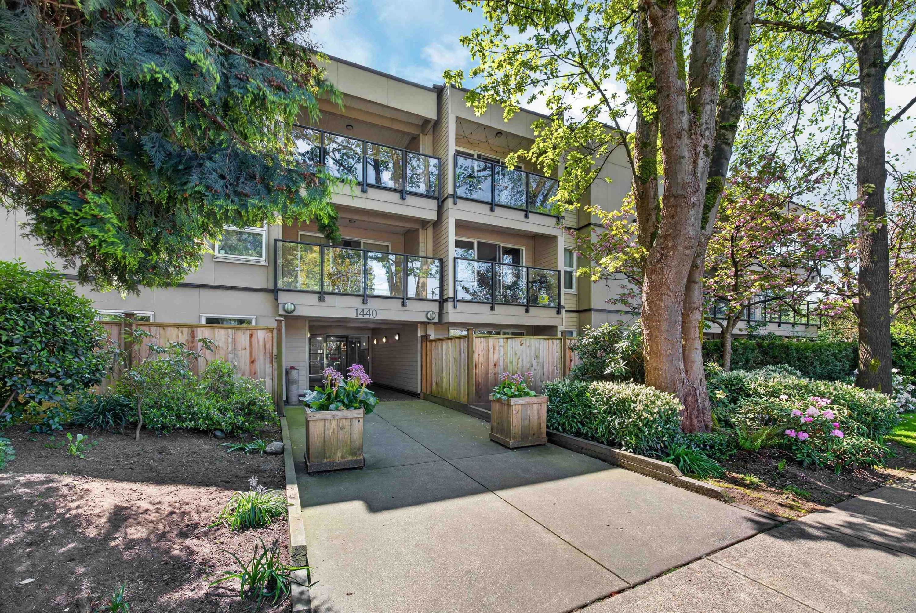 105-1440 Broadway E, Vancouver, BC