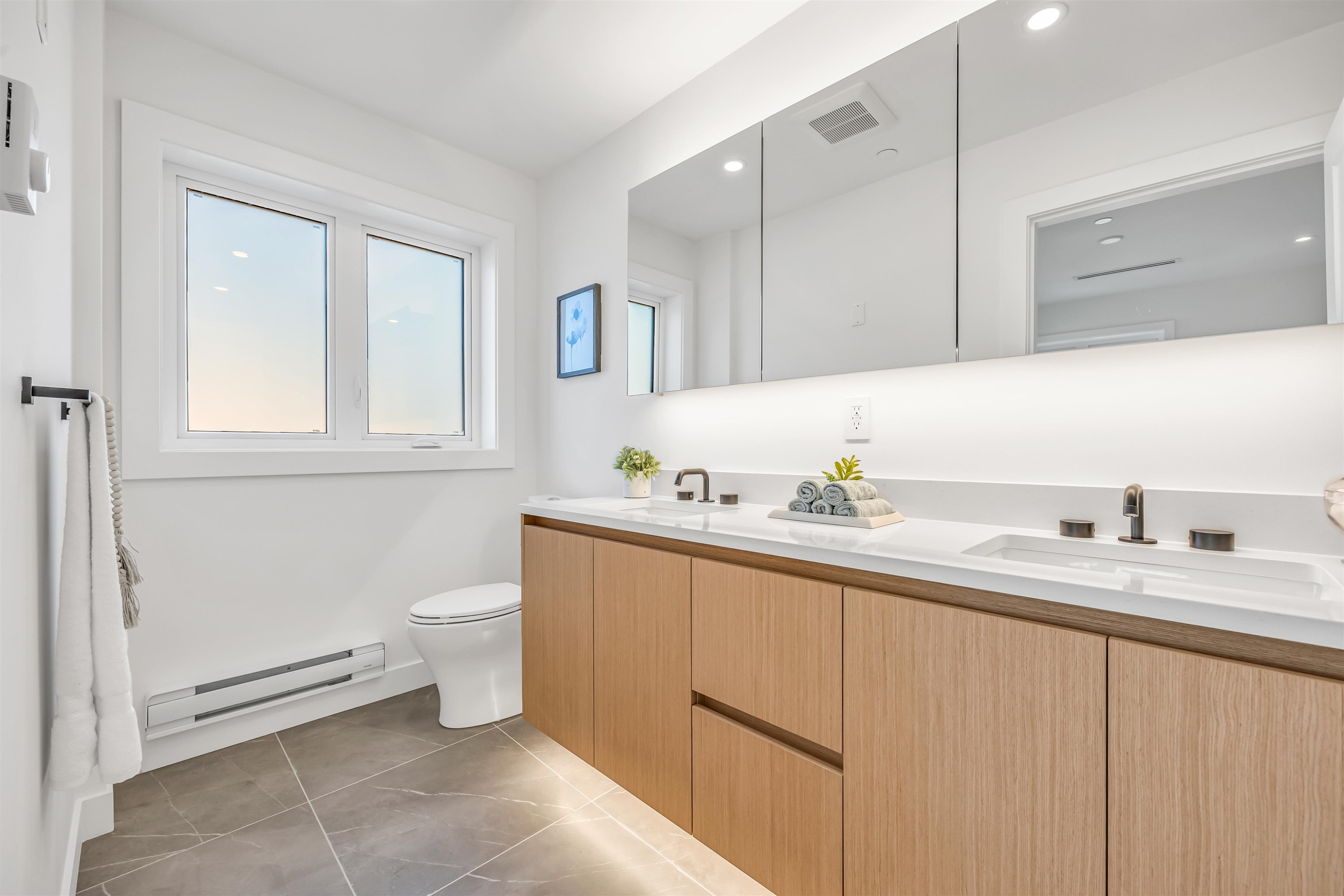 1008 52Nd Avenue W, Vancouver, BC