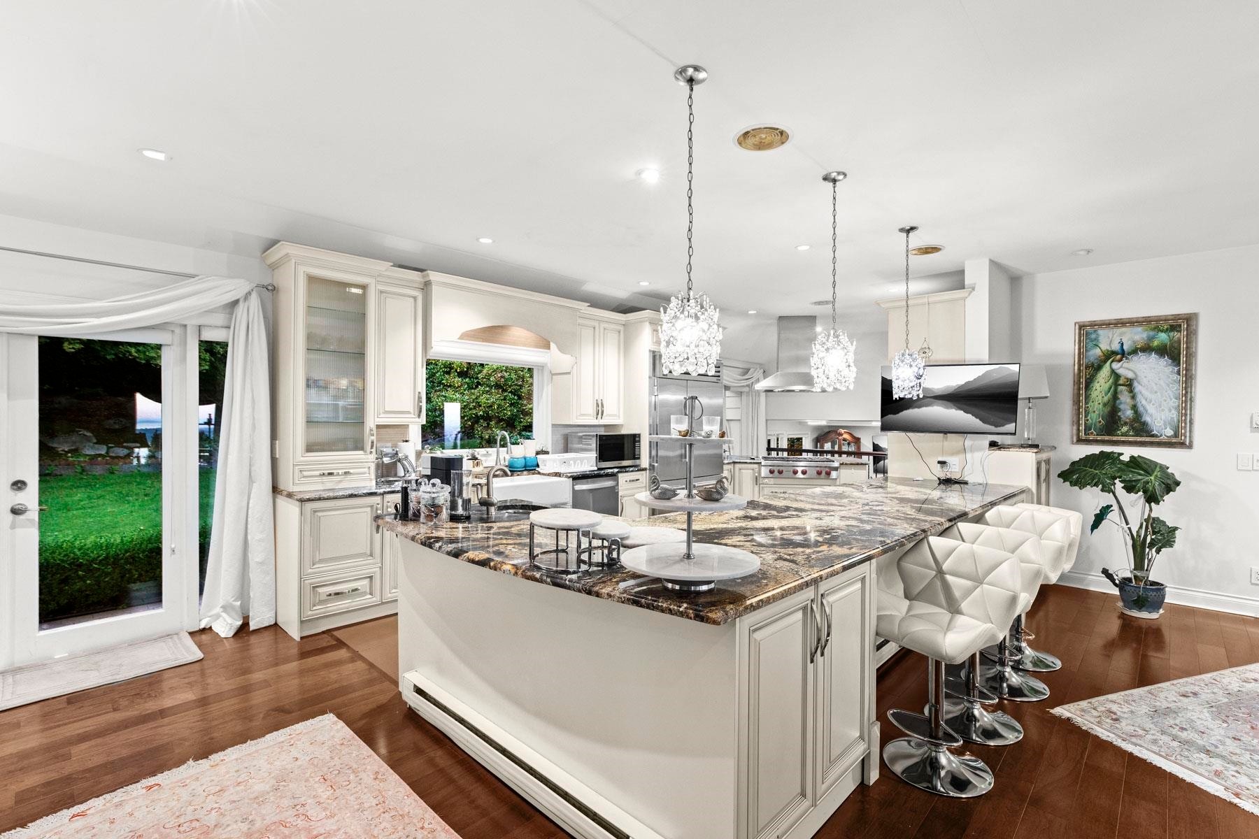 1391 Chartwell Drive, West Vancouver, BC