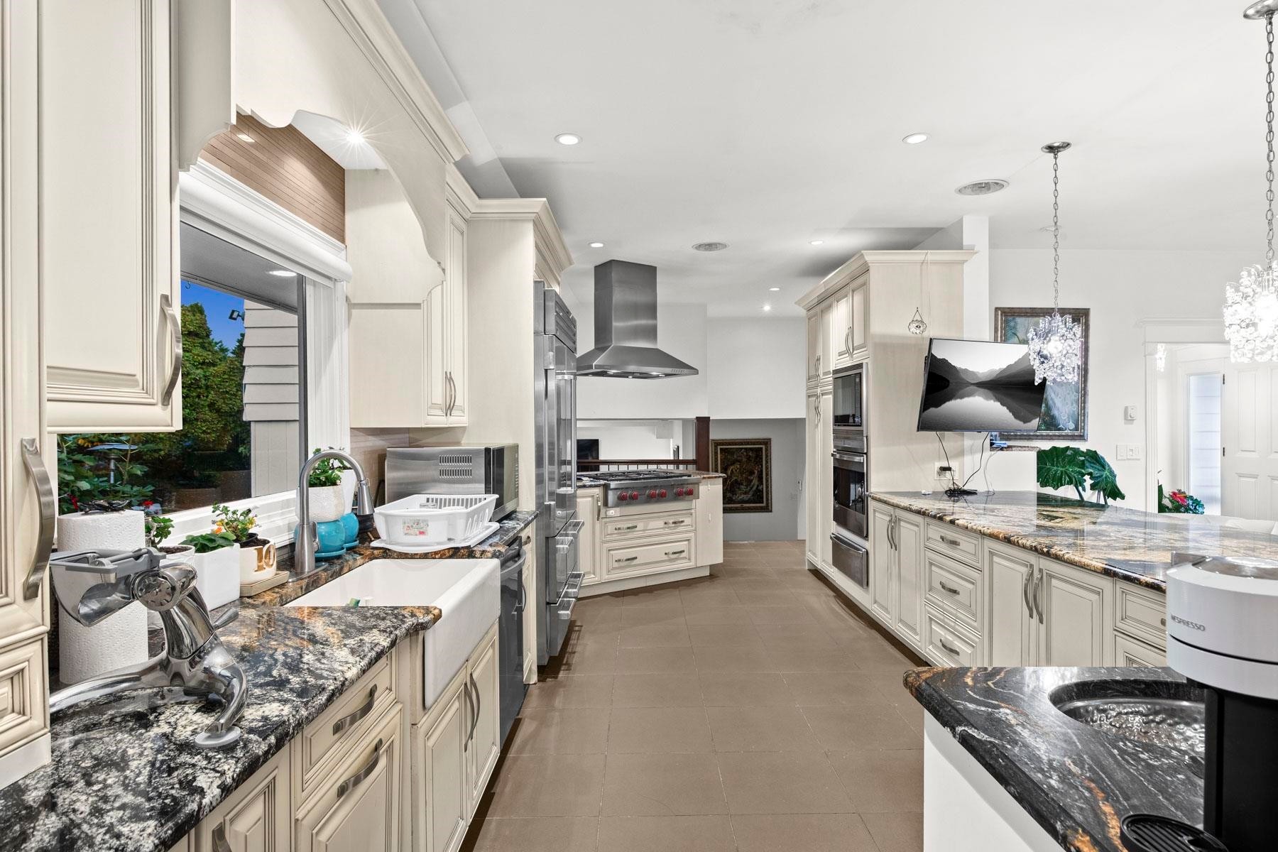 1391 Chartwell Drive, West Vancouver, BC