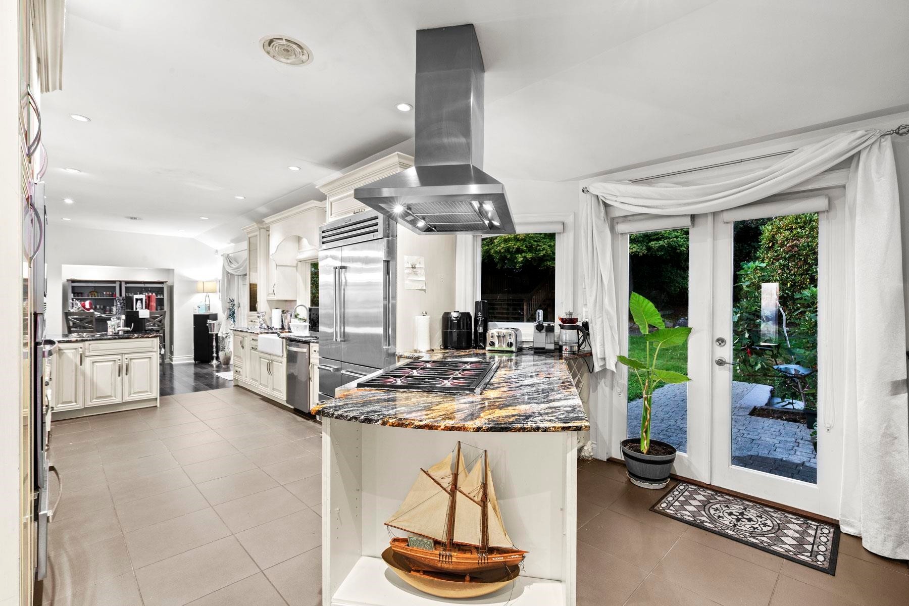 1391 Chartwell Drive, West Vancouver, BC