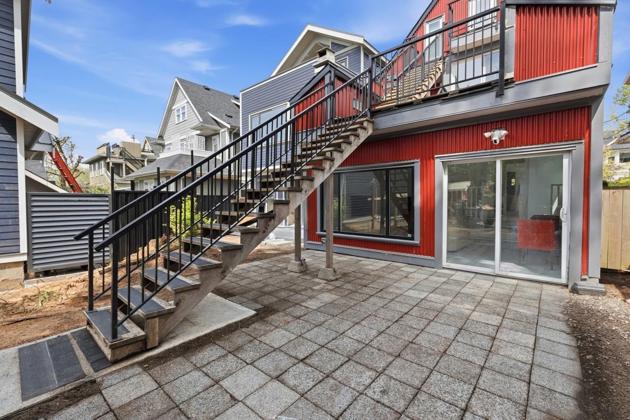14 14Th Avenue W, Vancouver, BC