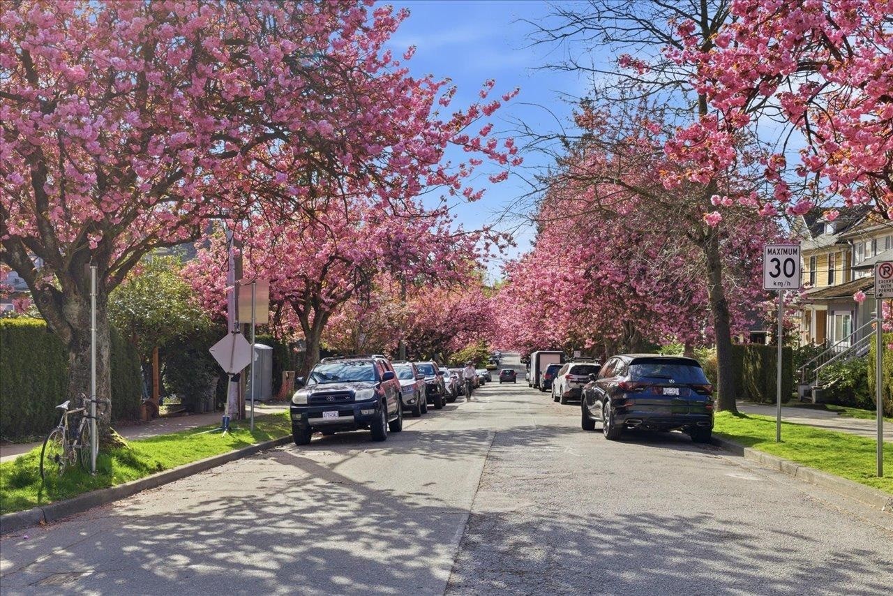 14 14Th Avenue W, Vancouver, BC