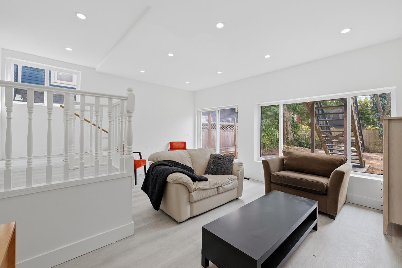 14 14Th Avenue W, Vancouver, BC