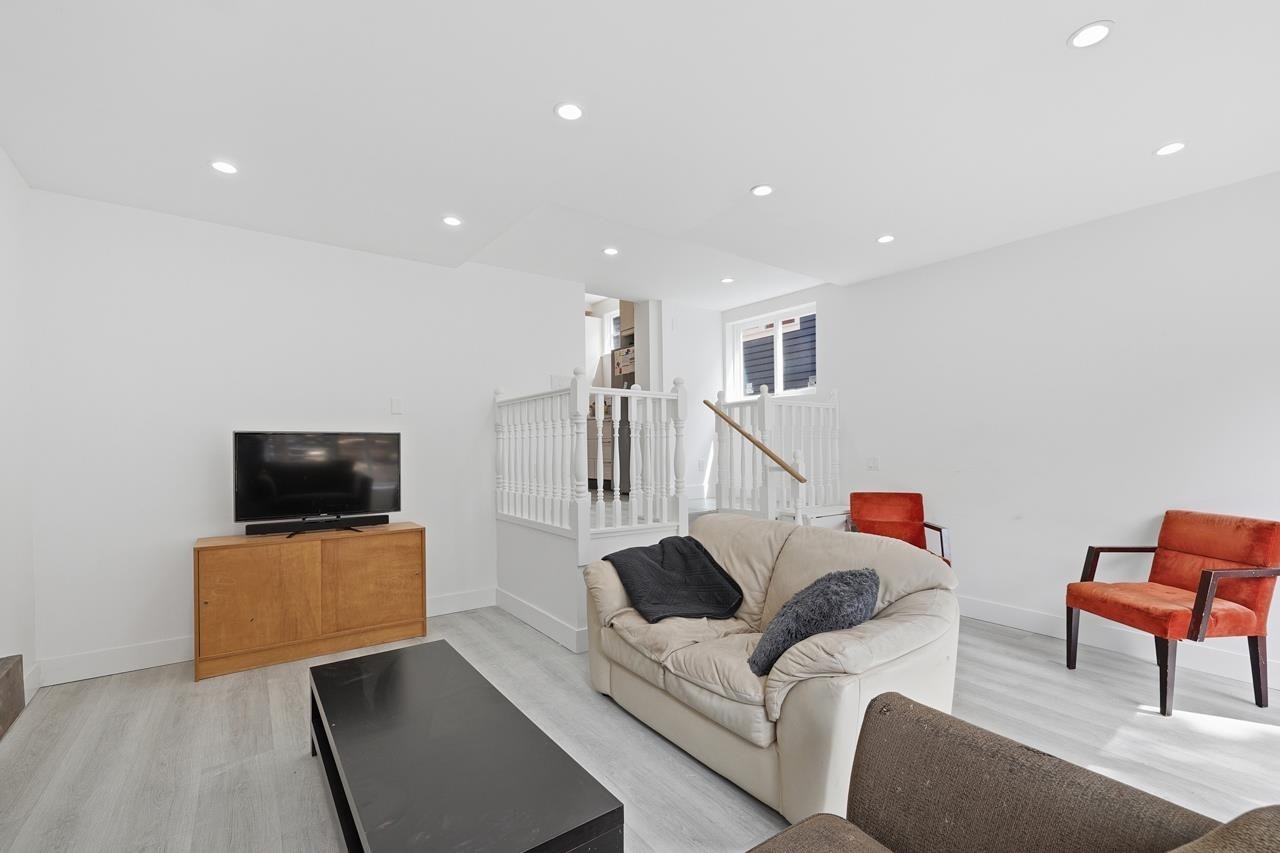 14 14Th Avenue W, Vancouver, BC