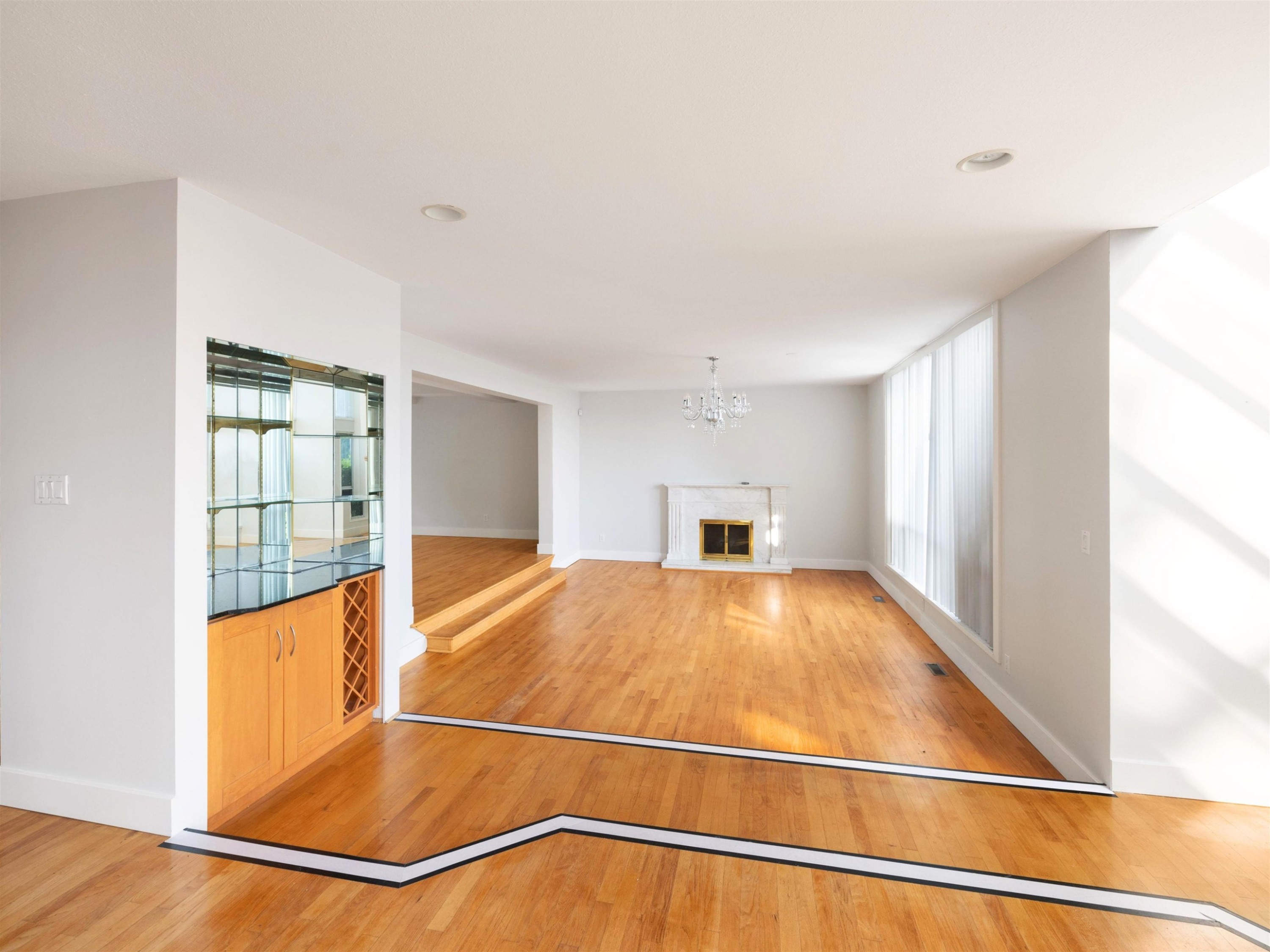 1565 Vinson Creek Road, West Vancouver, BC - Indoor Photo Showing Other Room With Fireplace