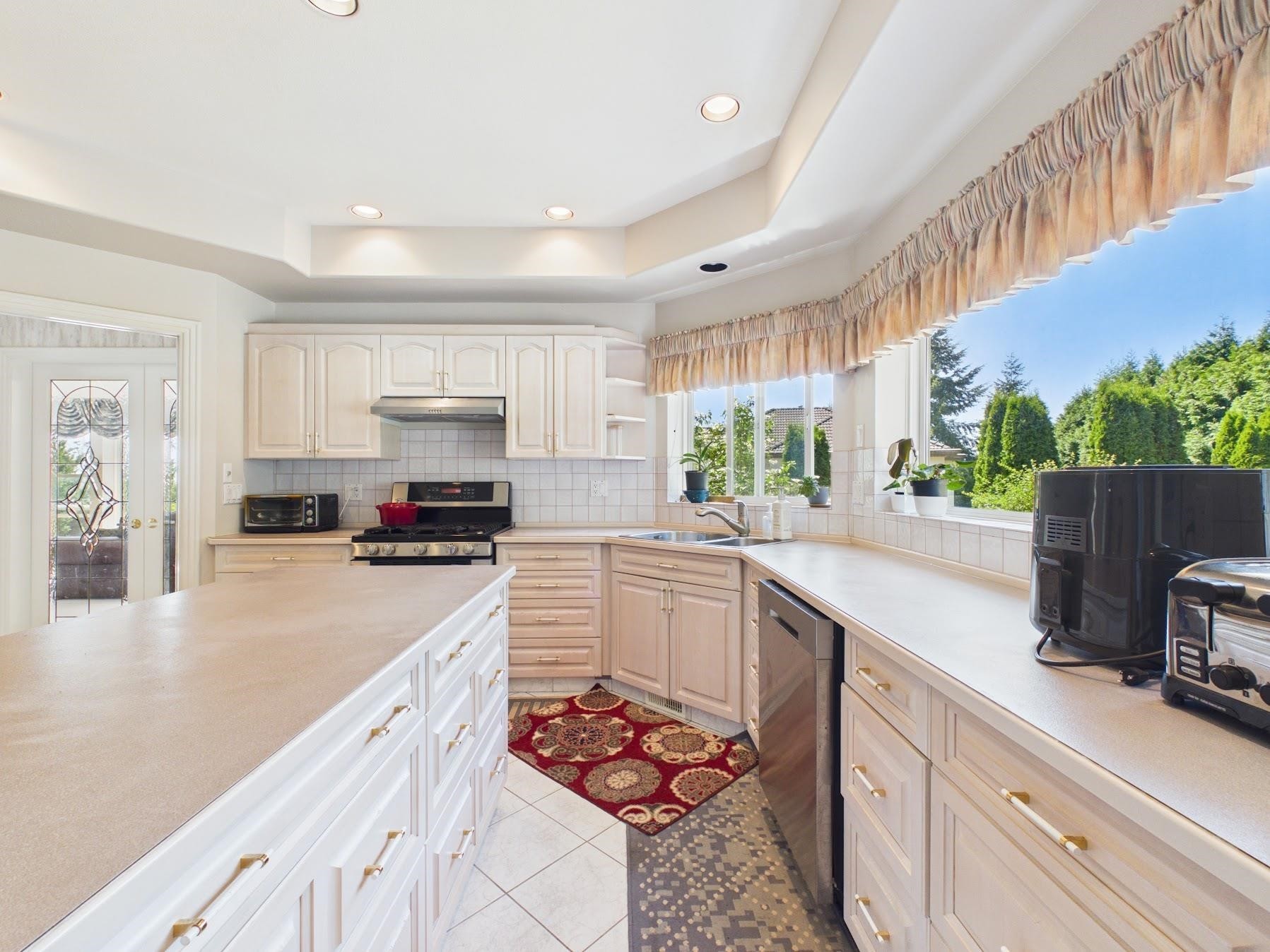 3022 Plateau Boulevard, Coquitlam, BC