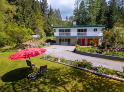 5819 Trout Lake Road Halfmoon Bay, BC V0N 1Y2