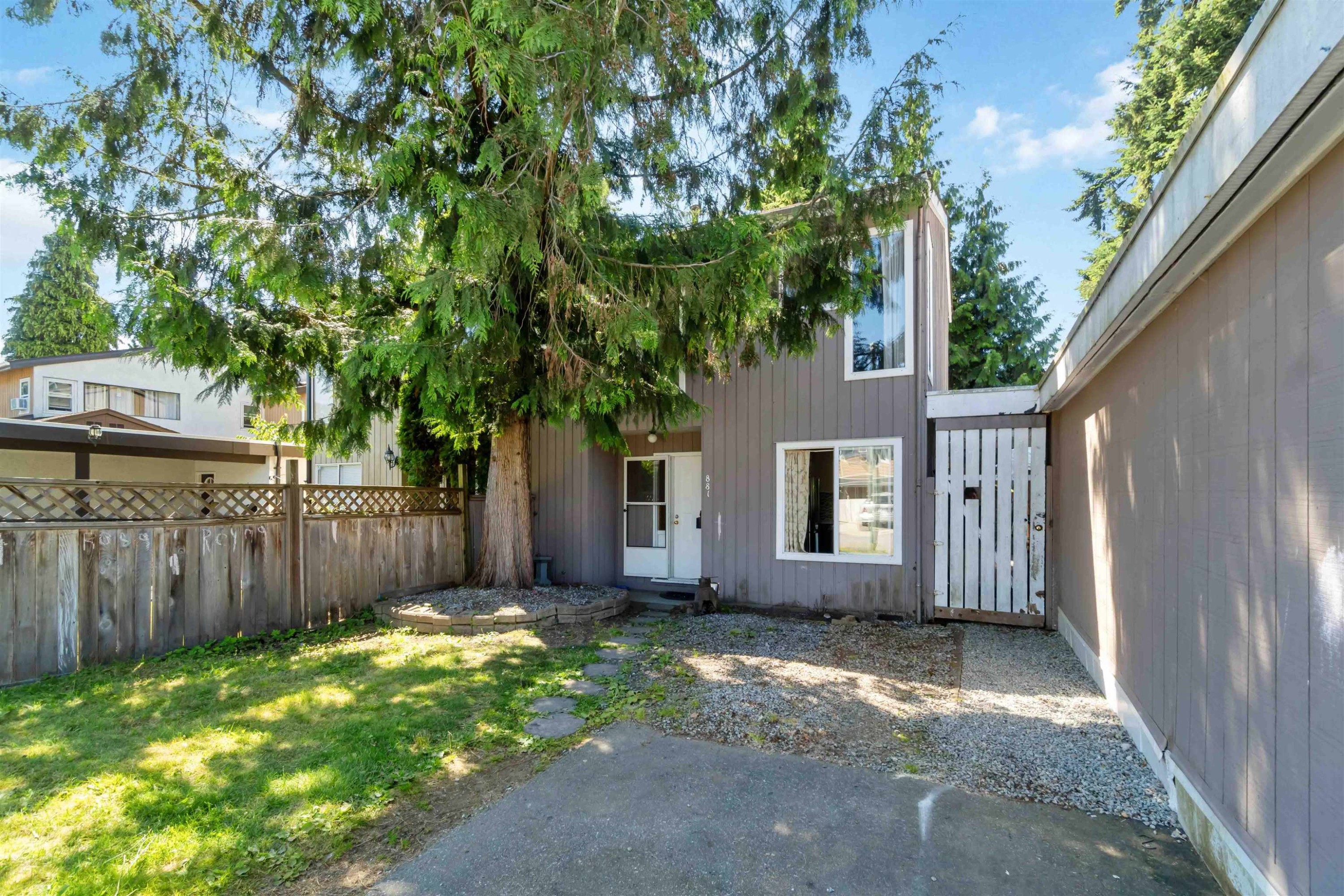 881 Pinebrook Place, Coquitlam, BC