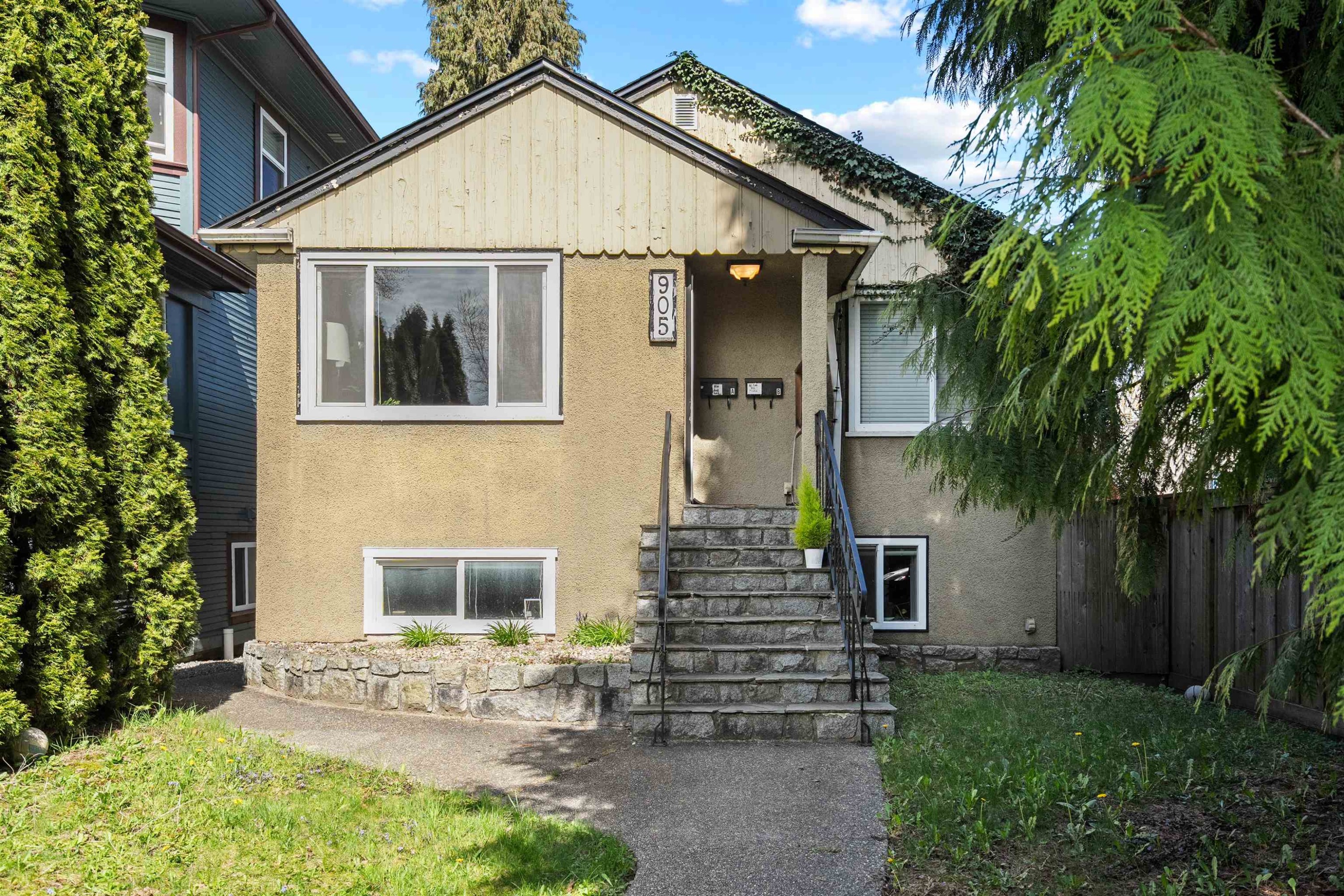 905 23Rd Avenue W, Vancouver, BC