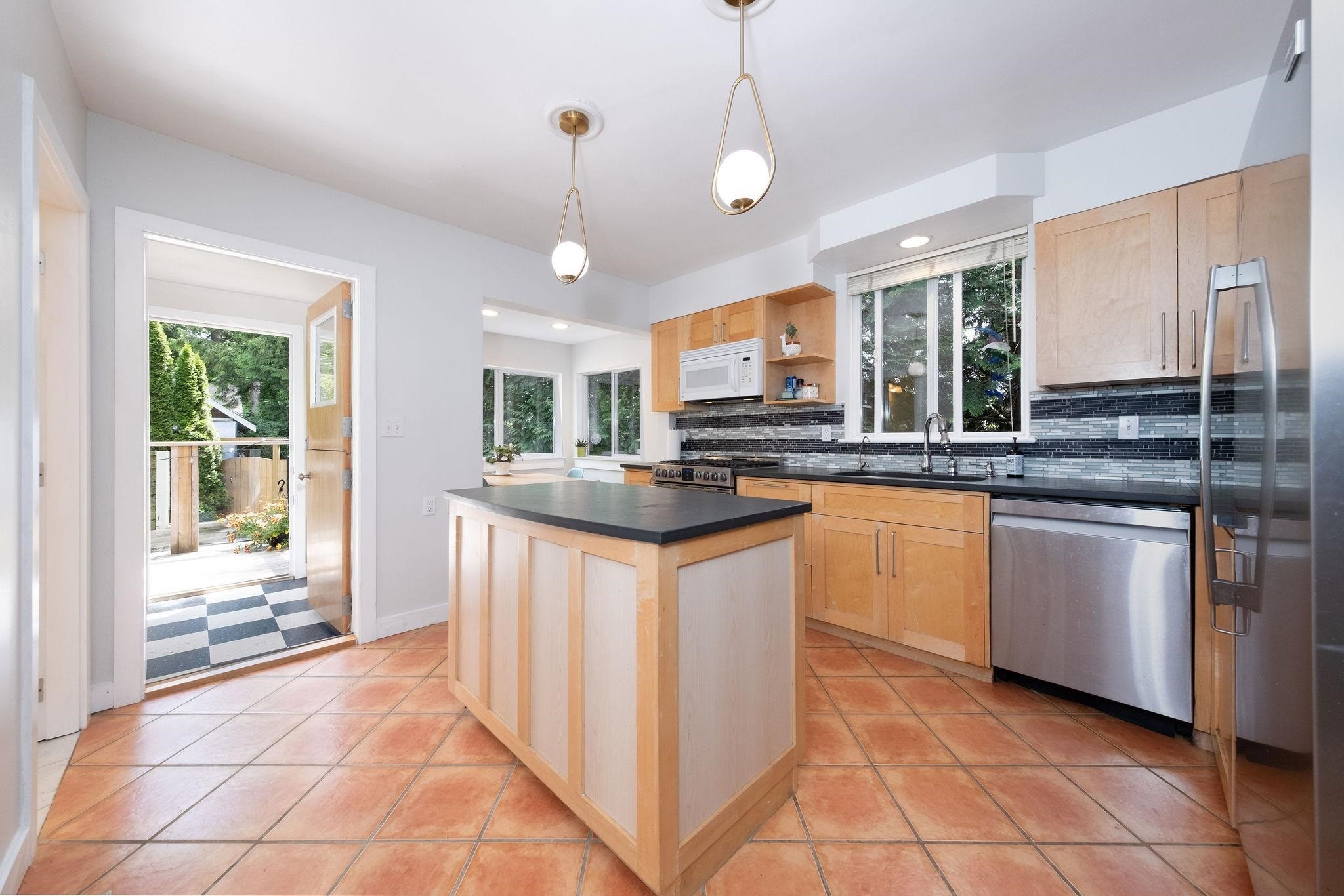 1075 Gladwin Drive, North Vancouver, BC