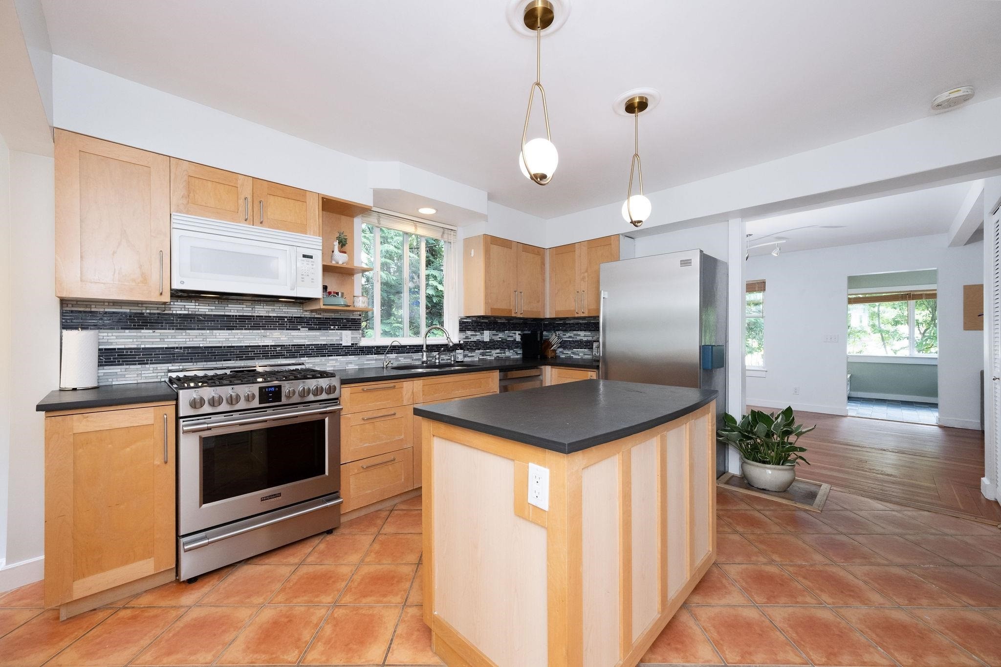 1075 Gladwin Drive, North Vancouver, BC