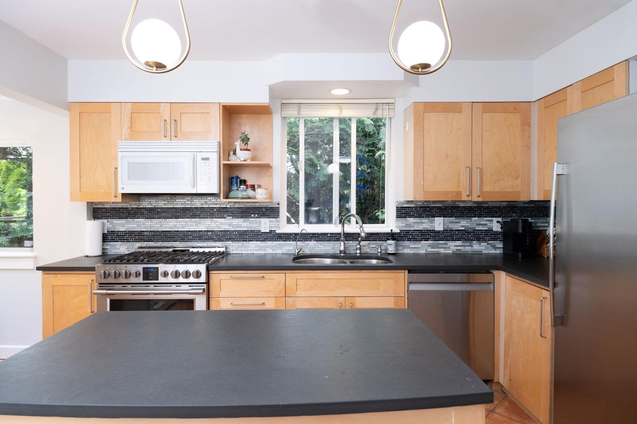1075 Gladwin Drive, North Vancouver, BC