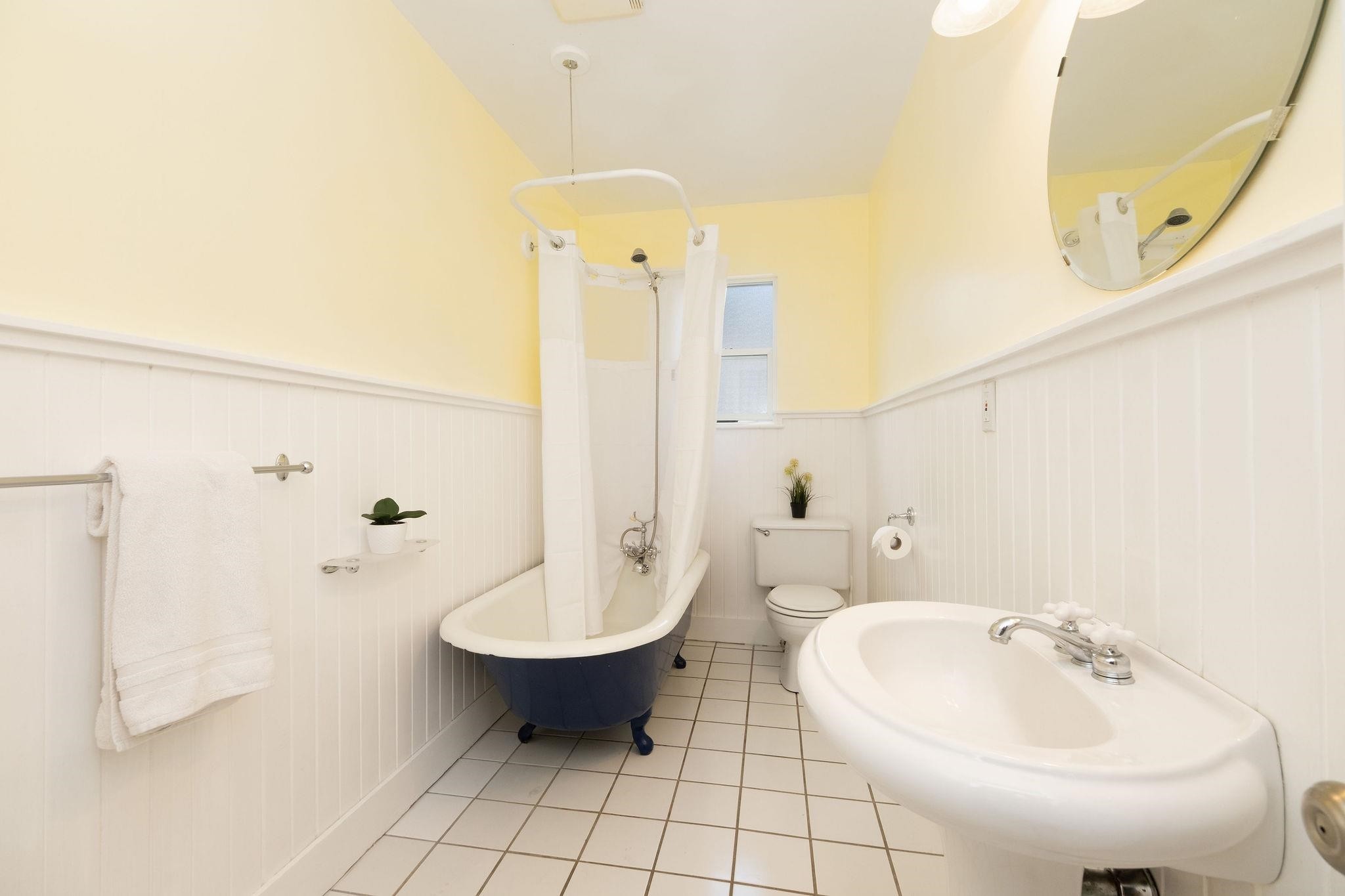 1075 Gladwin Drive, North Vancouver, BC