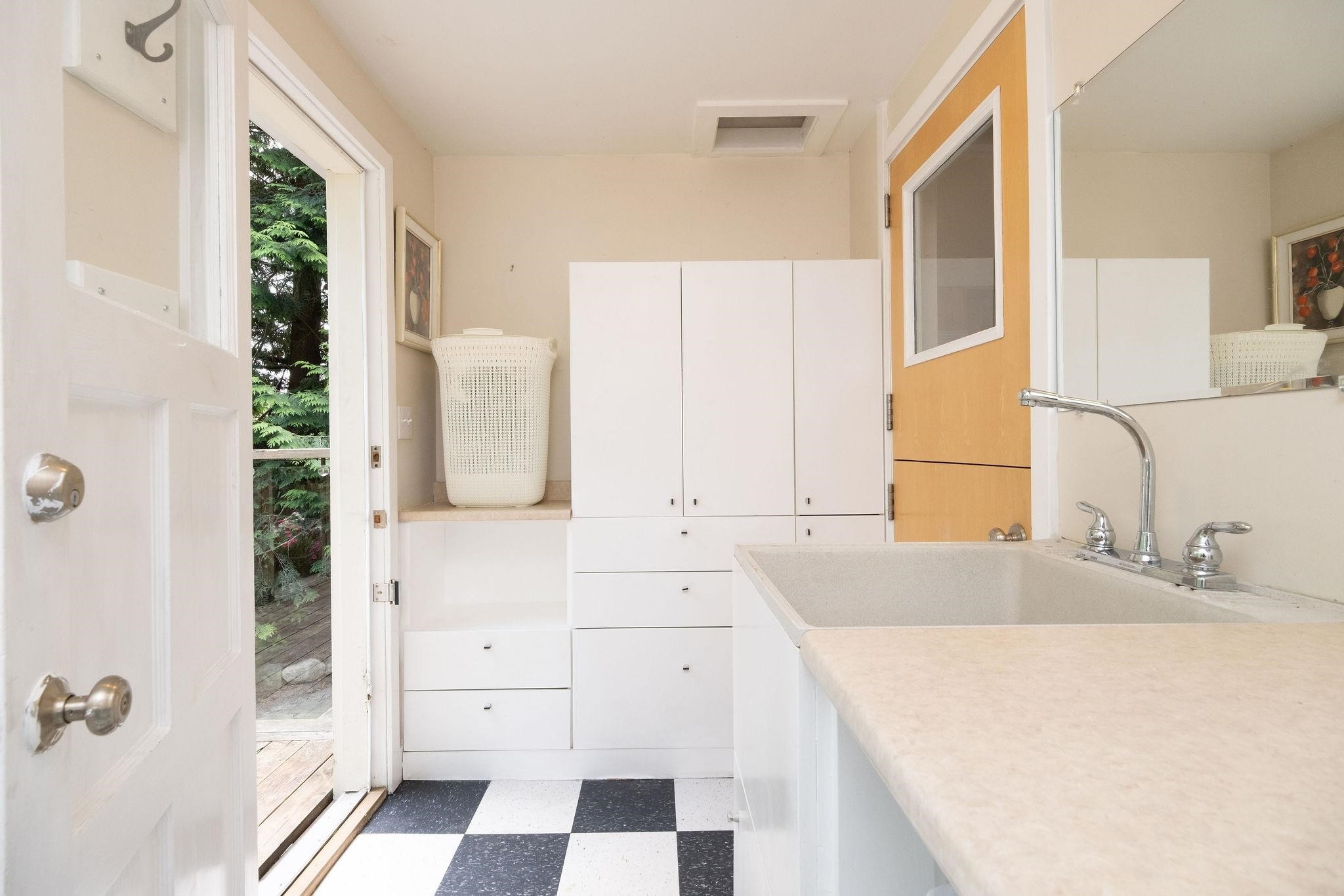 1075 Gladwin Drive, North Vancouver, BC