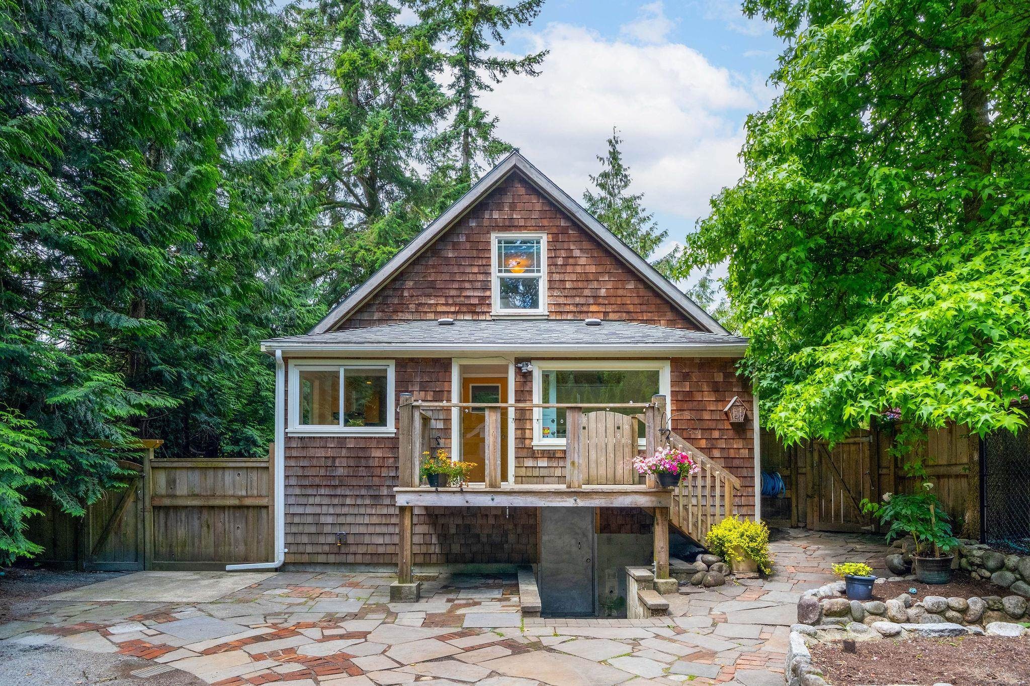 1075 Gladwin Drive, North Vancouver, BC