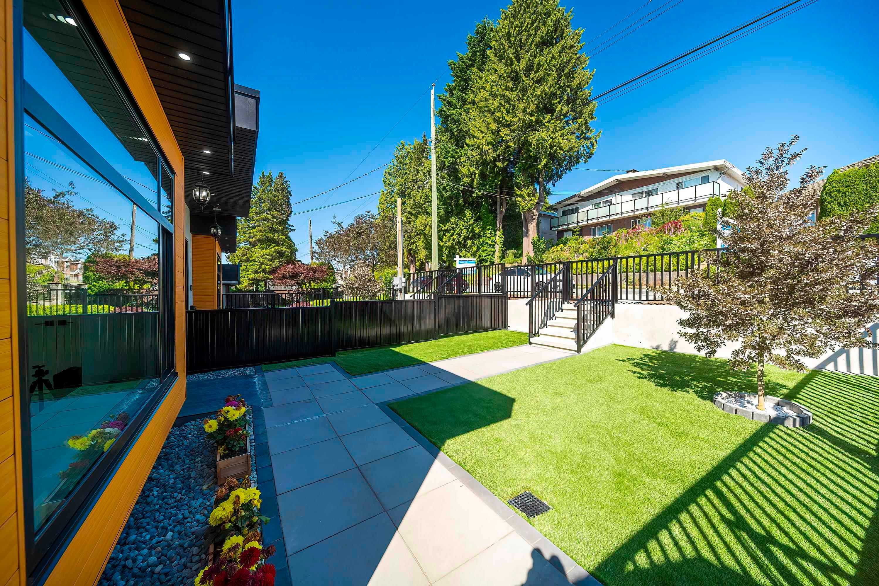 8012-11Th Ave, Burnaby, BC