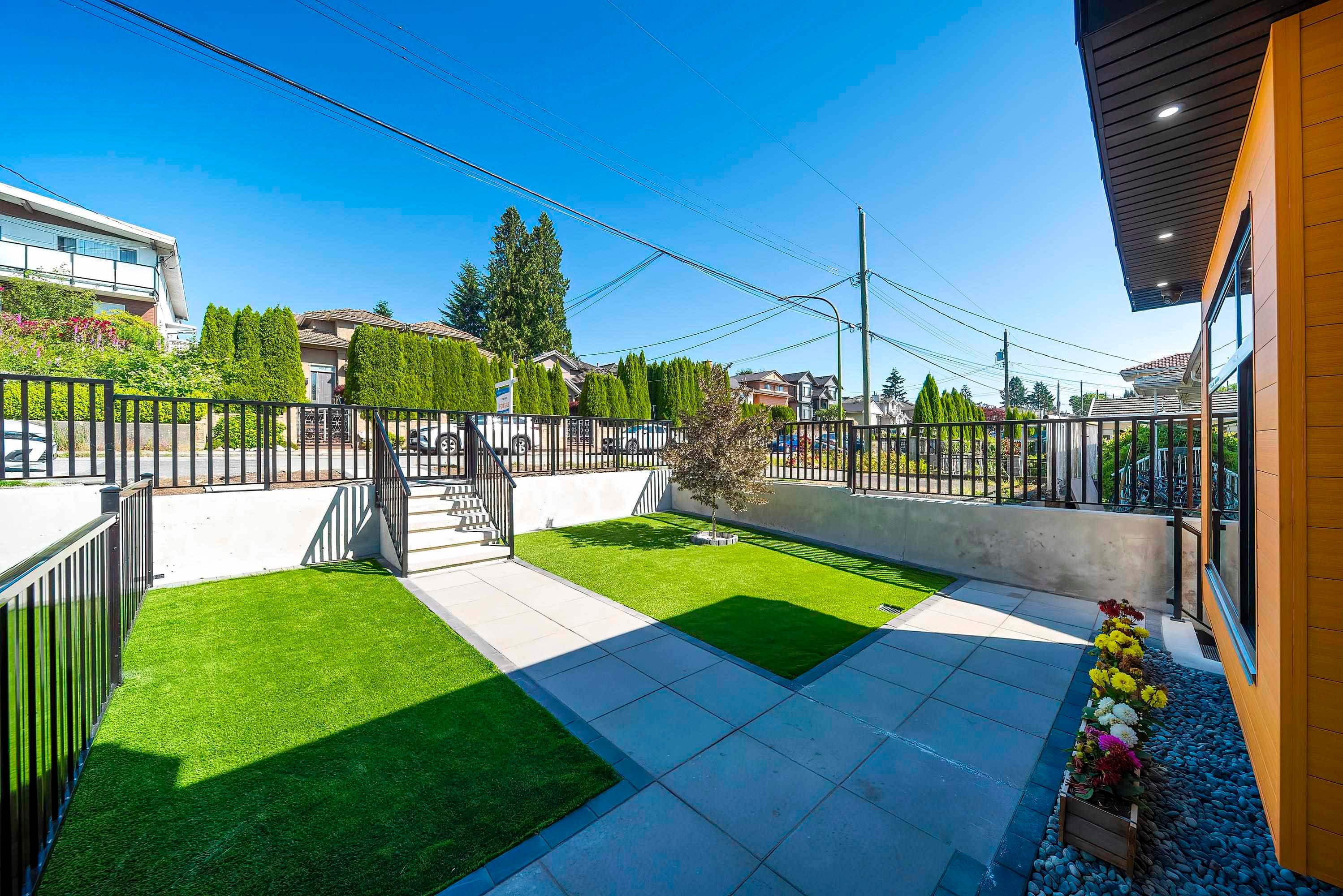8012-11Th Ave, Burnaby, BC
