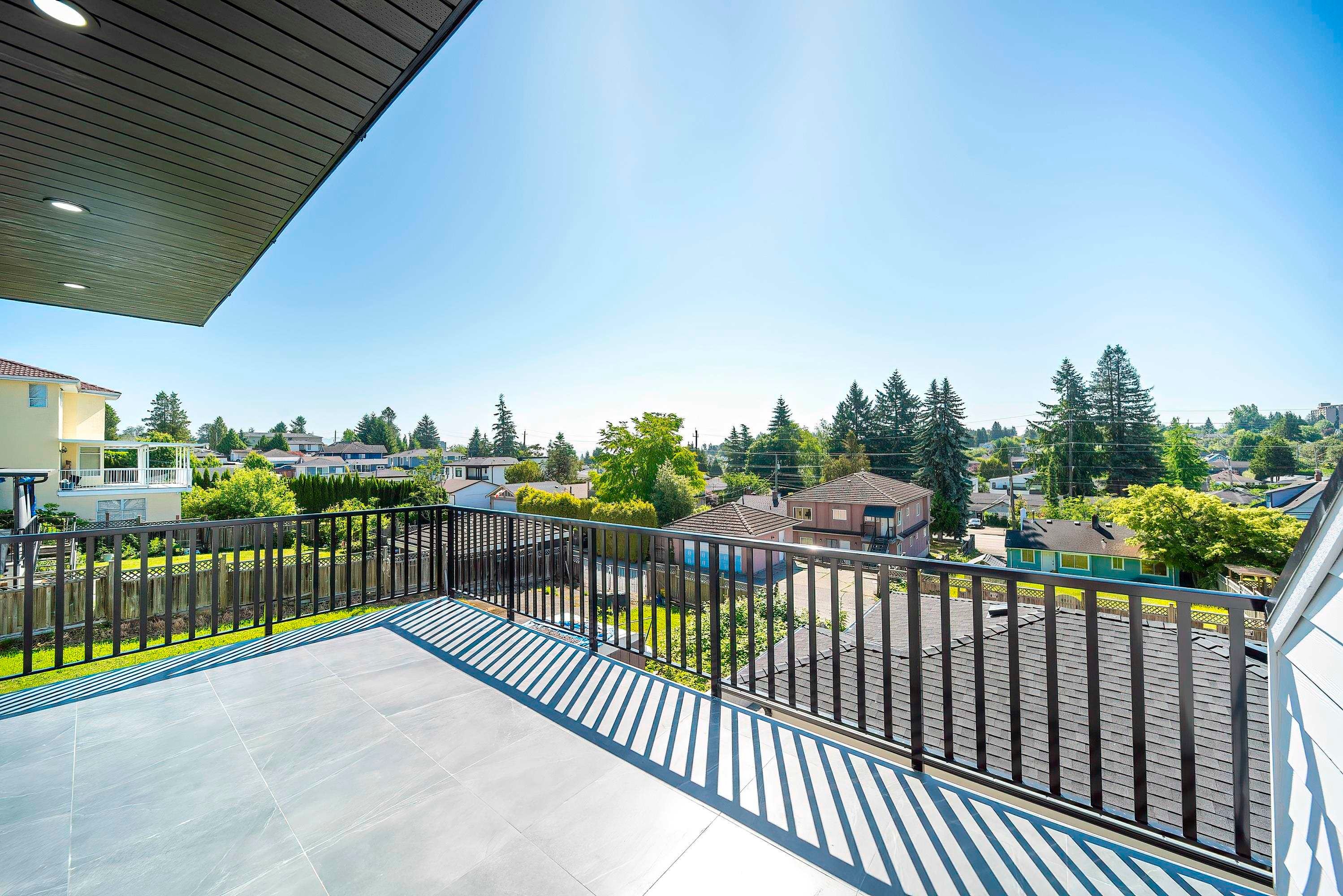 8012-11Th Ave, Burnaby, BC