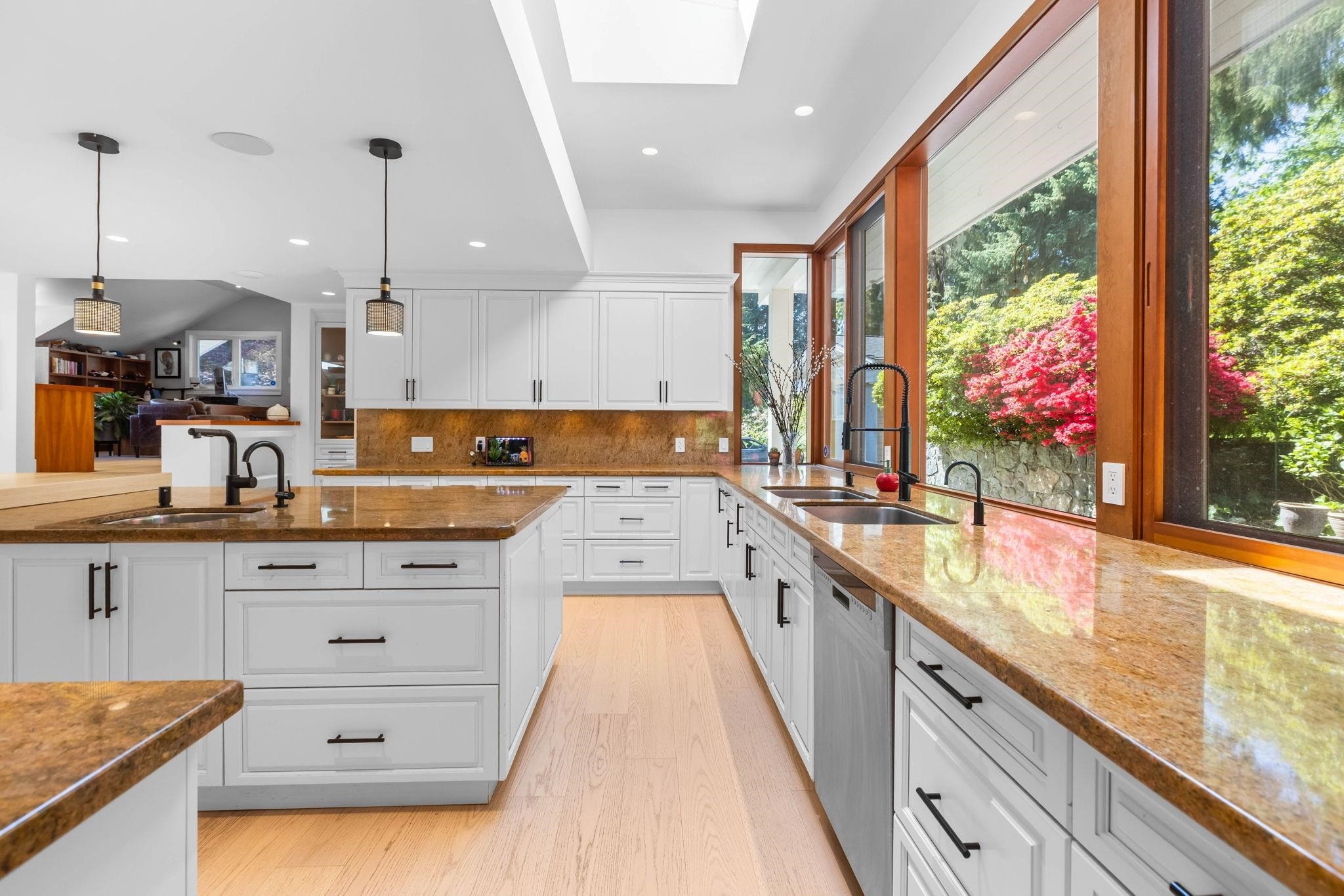 537 Eastcot Road, West Vancouver, BC