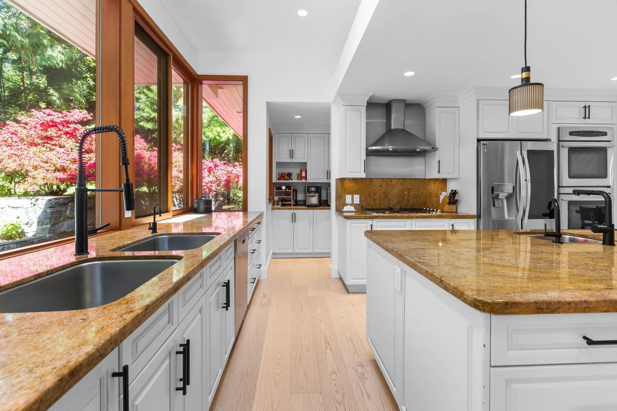 537 Eastcot Road, West Vancouver, BC