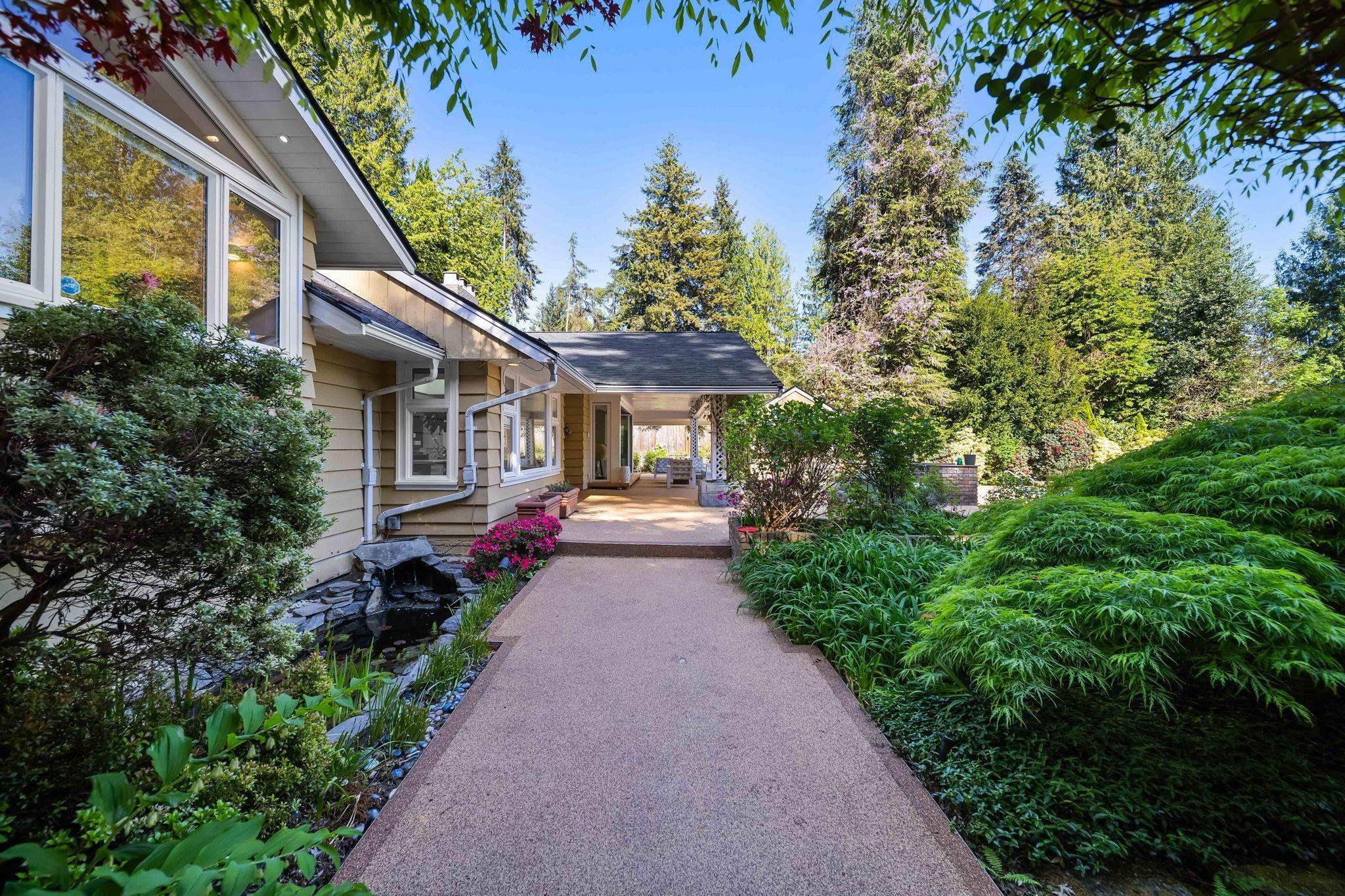 537 Eastcot Road, West Vancouver, BC