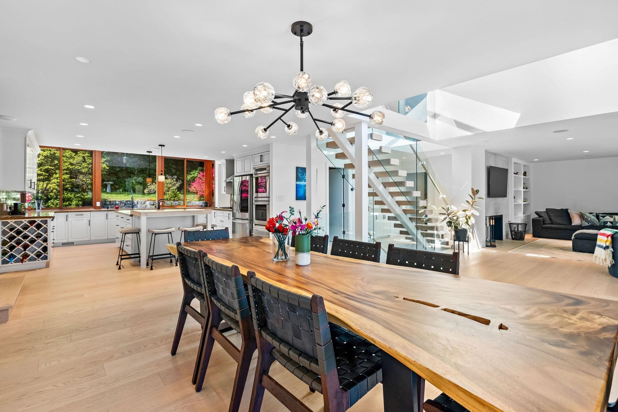 537 Eastcot Road, West Vancouver, BC