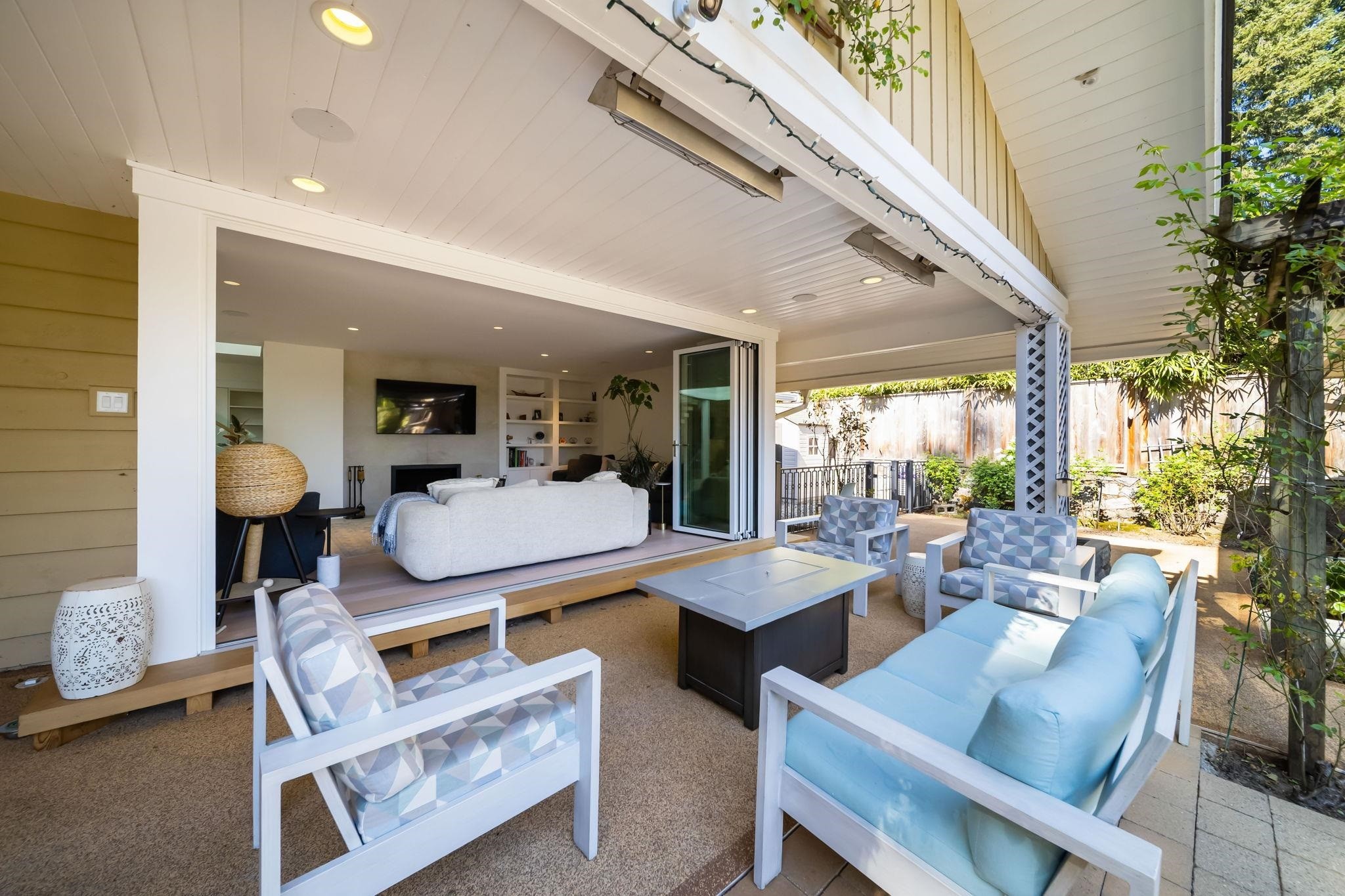 537 Eastcot Road, West Vancouver, BC