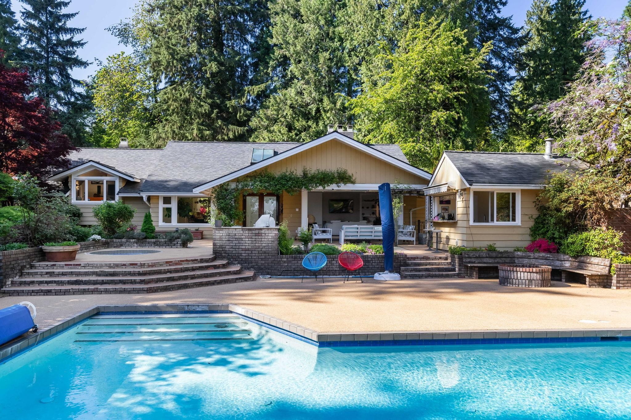 537 Eastcot Road, West Vancouver, BC