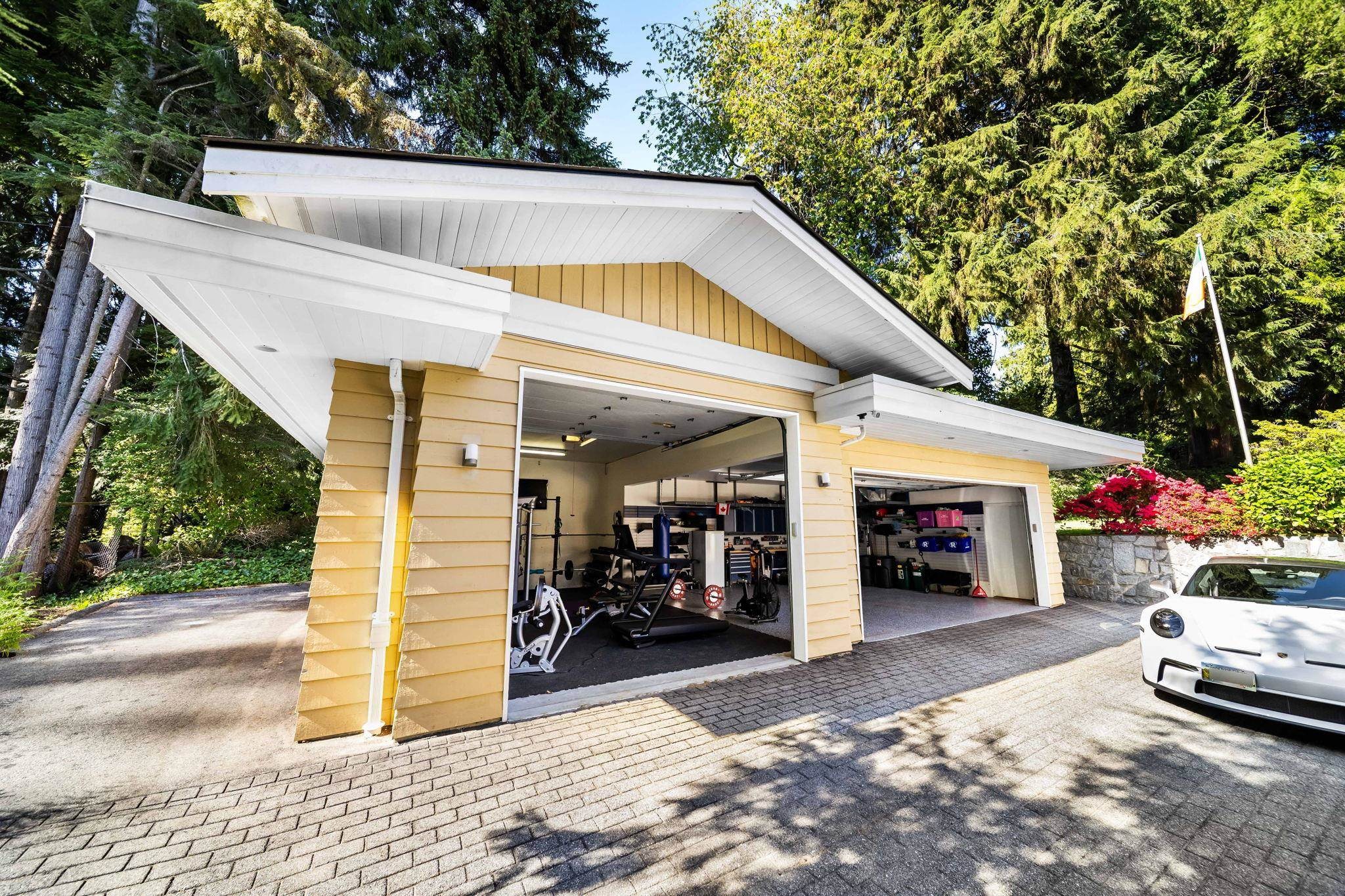 537 Eastcot Road, West Vancouver, BC