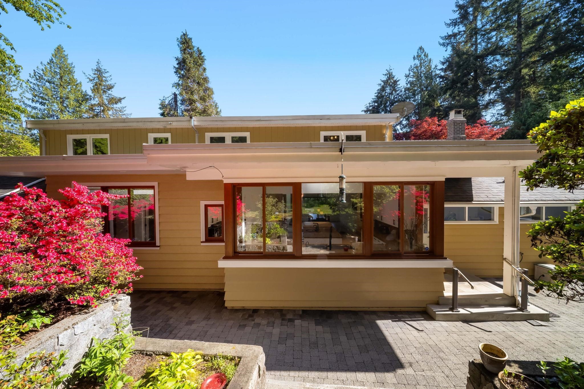 537 Eastcot Road, West Vancouver, BC