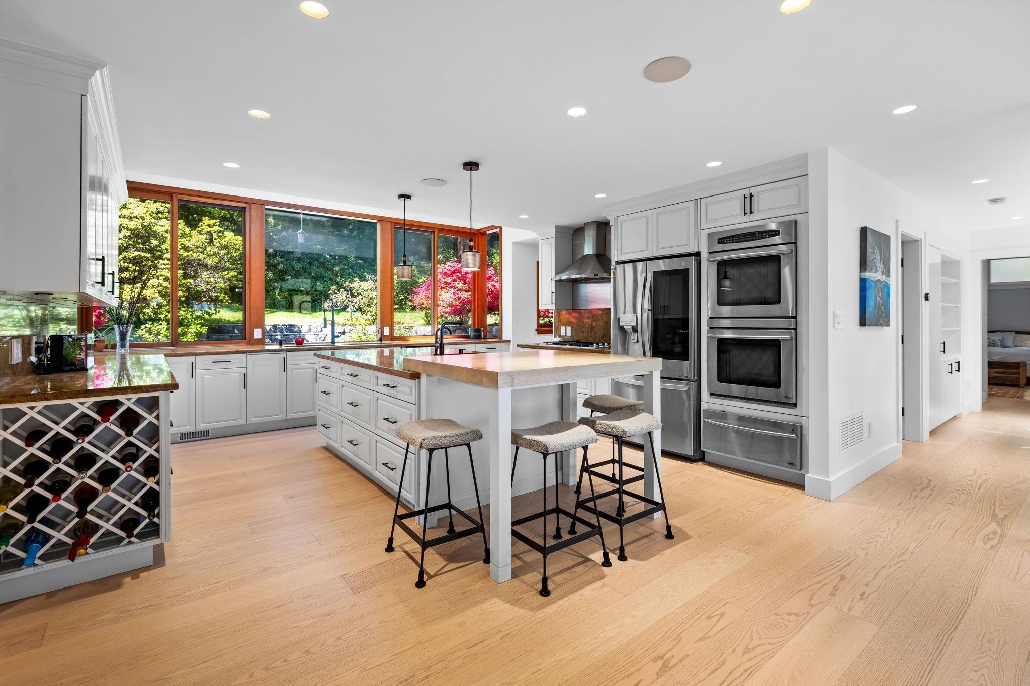 537 Eastcot Road, West Vancouver, BC