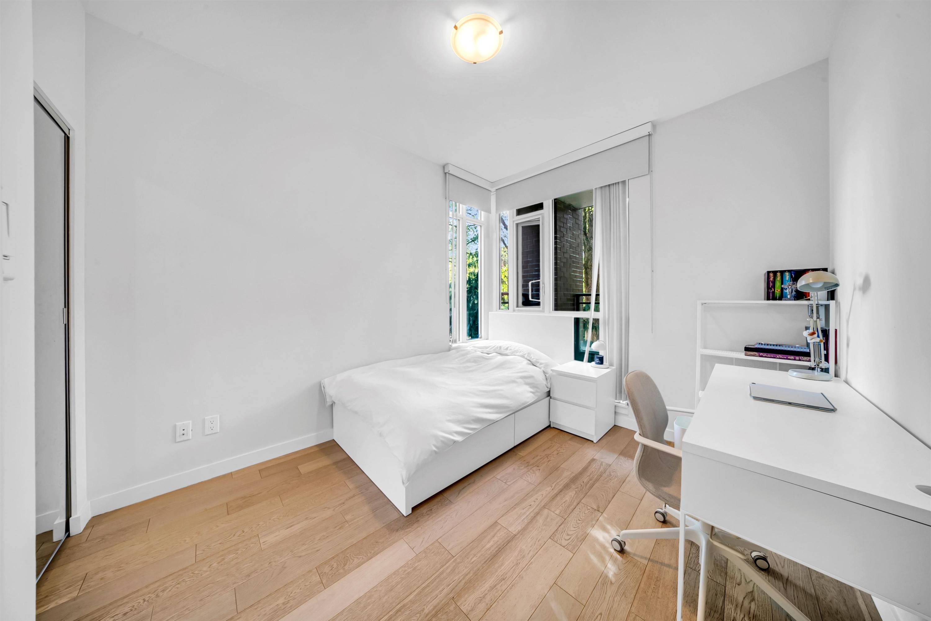 2021 10Th Avenue W, Vancouver, BC - Indoor Photo Showing Bedroom