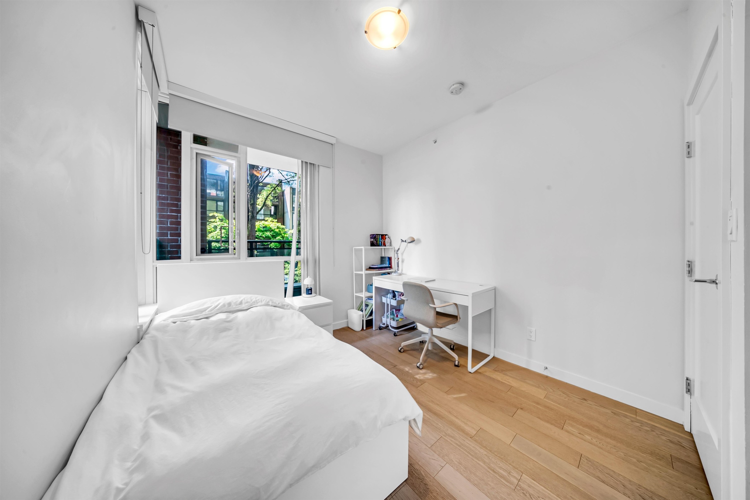2021 10Th Avenue W, Vancouver, BC - Indoor Photo Showing Bedroom