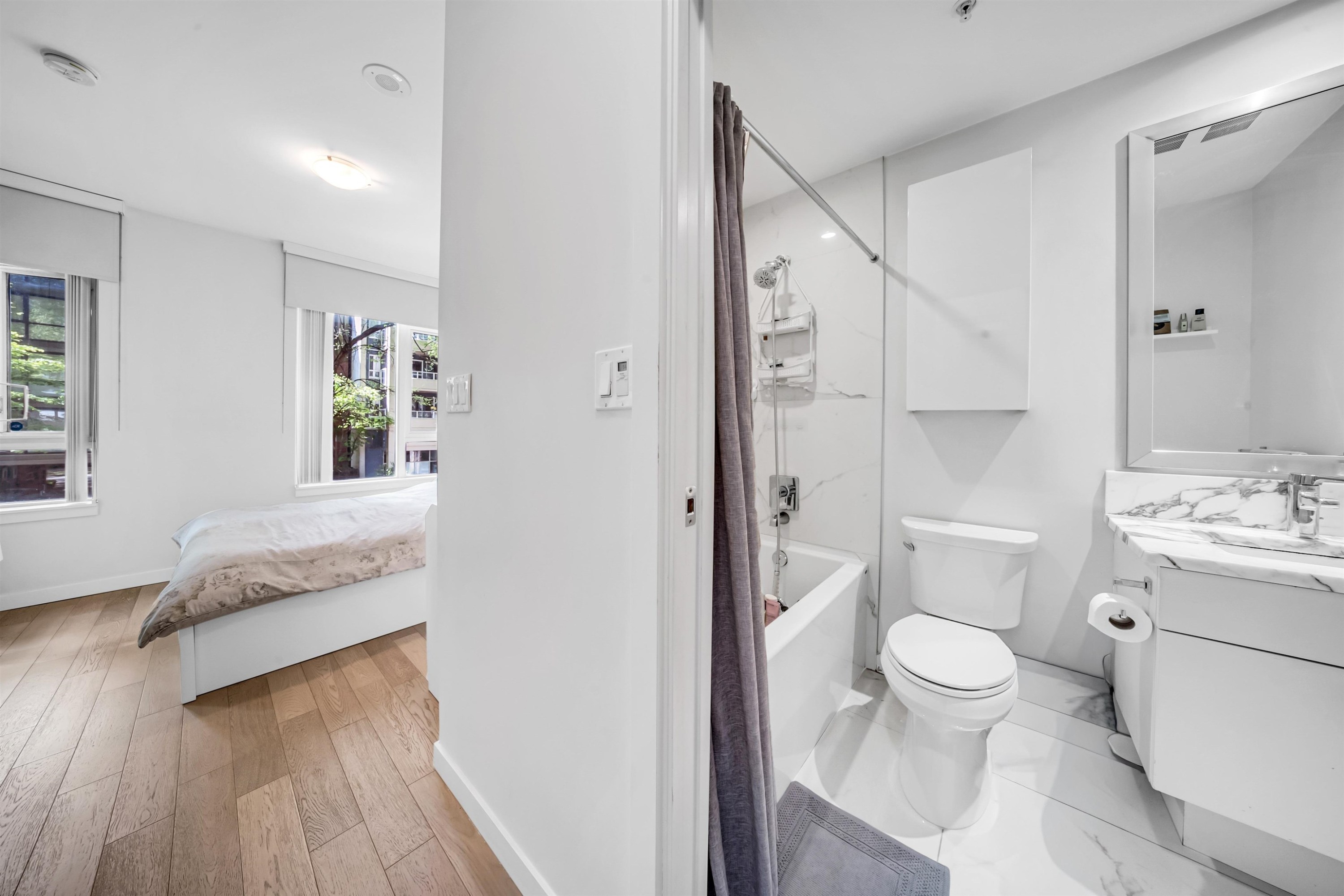 2021 10Th Avenue W, Vancouver, BC - Indoor Photo Showing Bathroom