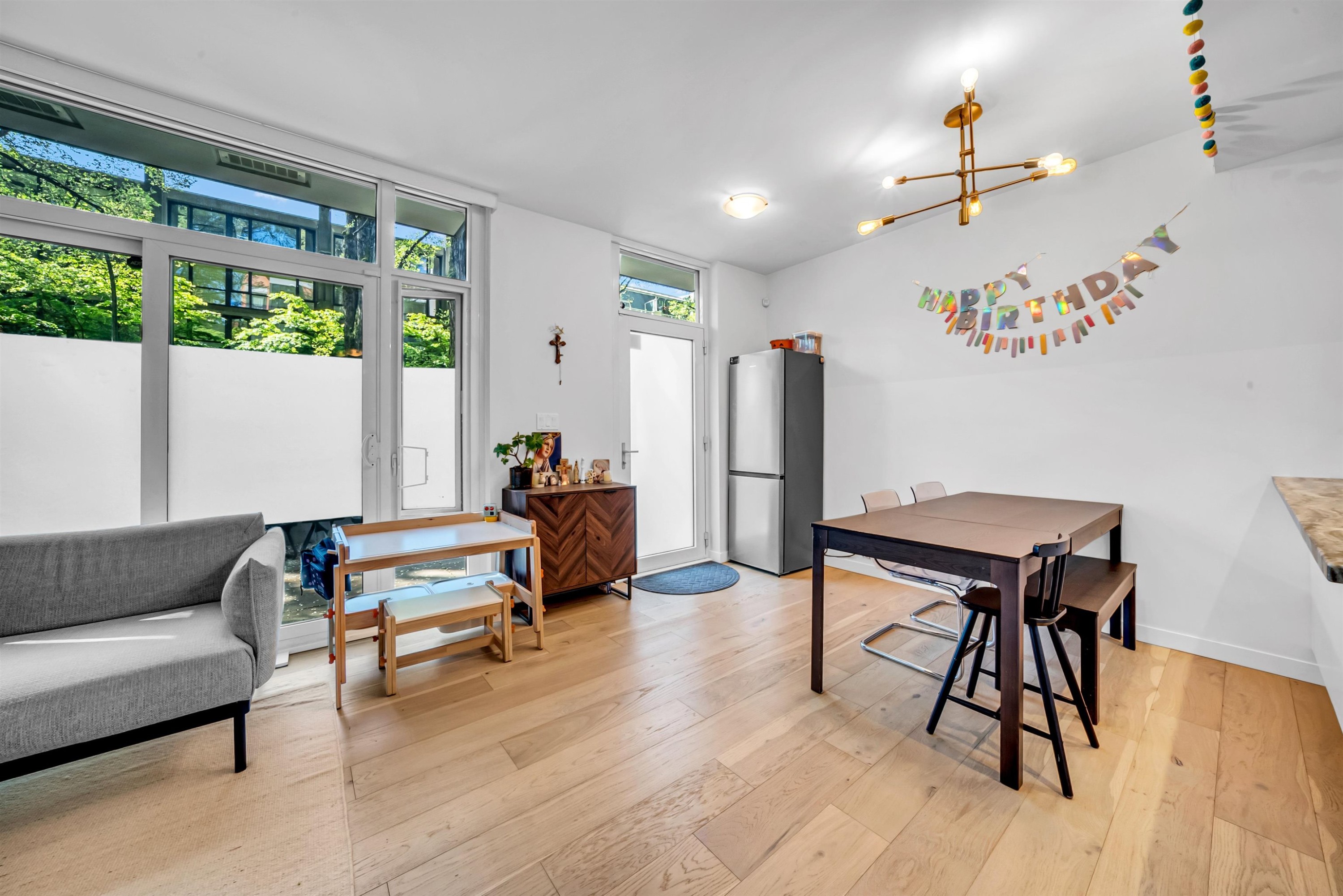 2021 10Th Avenue W, Vancouver, BC - Indoor