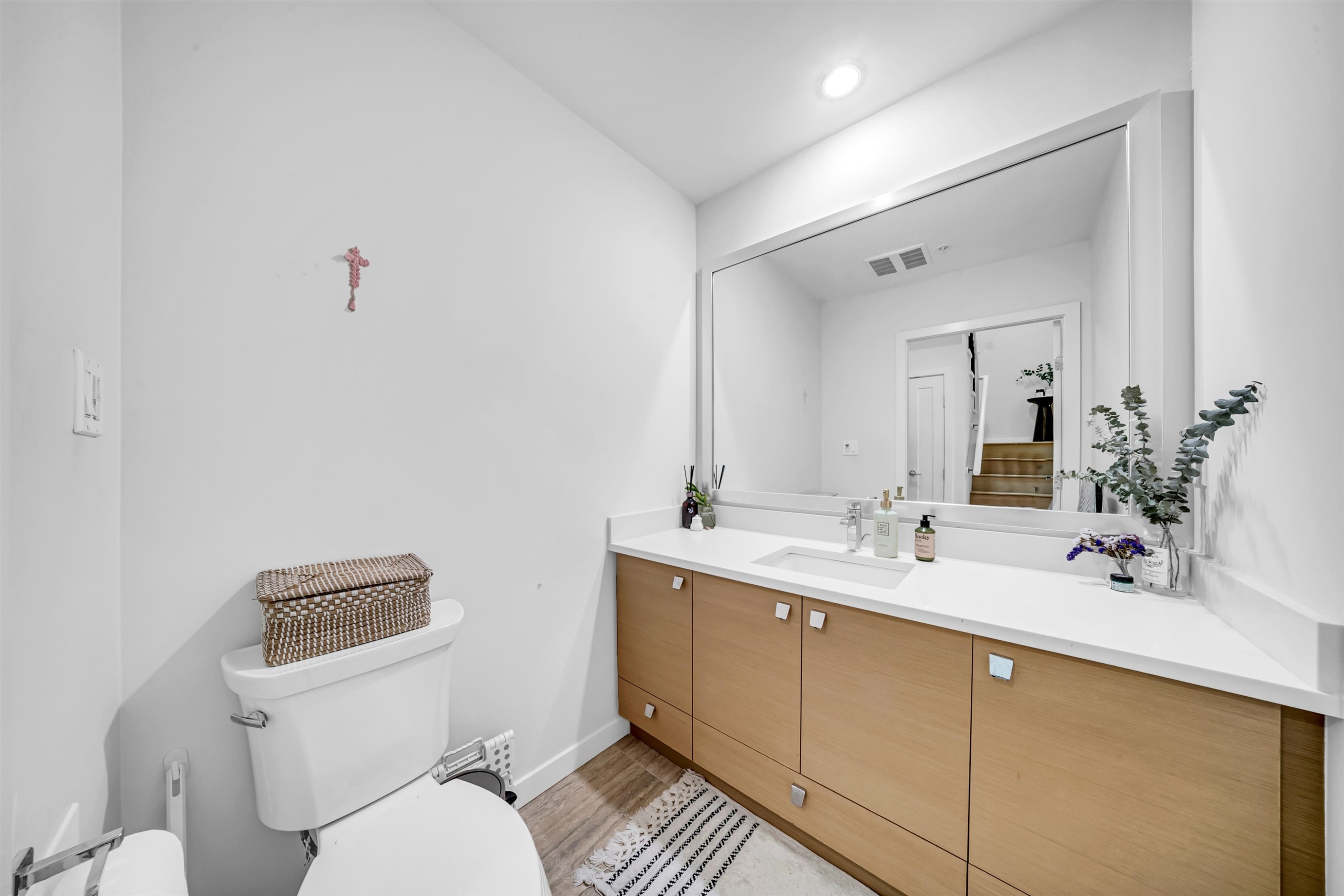 2021 10Th Avenue W, Vancouver, BC - Indoor Photo Showing Bathroom