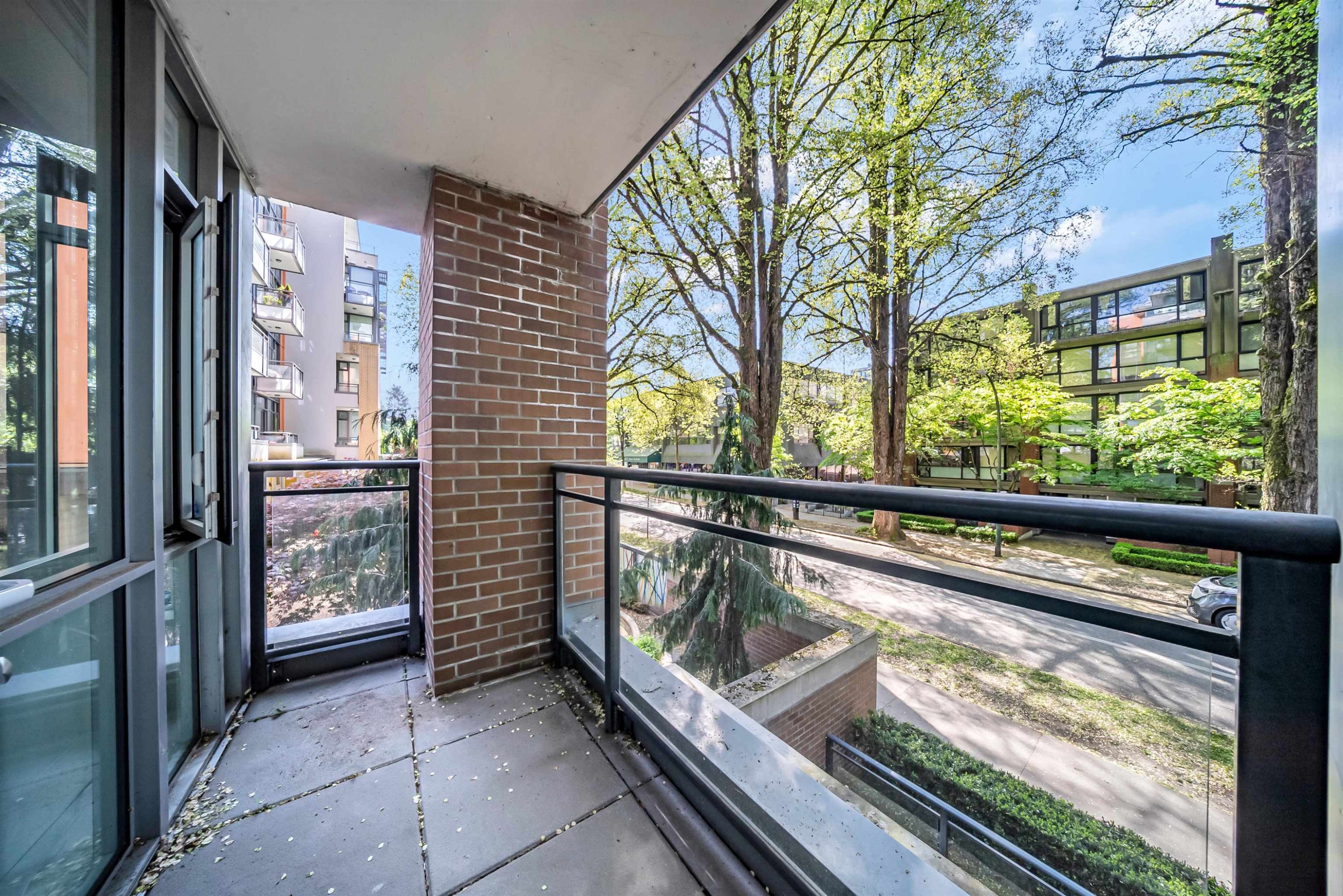 2021 10Th Avenue W, Vancouver, BC - Outdoor With Exterior