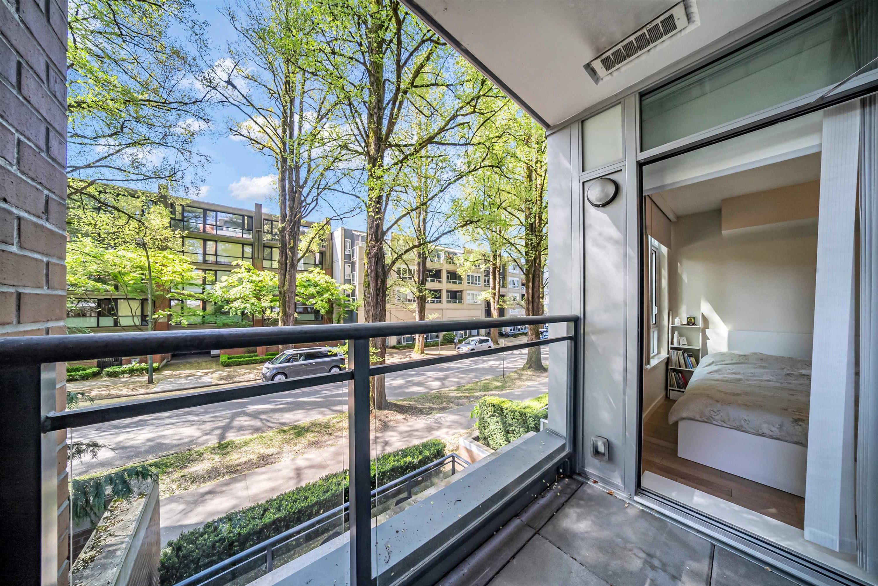 2021 10Th Avenue W, Vancouver, BC - Outdoor With Exterior