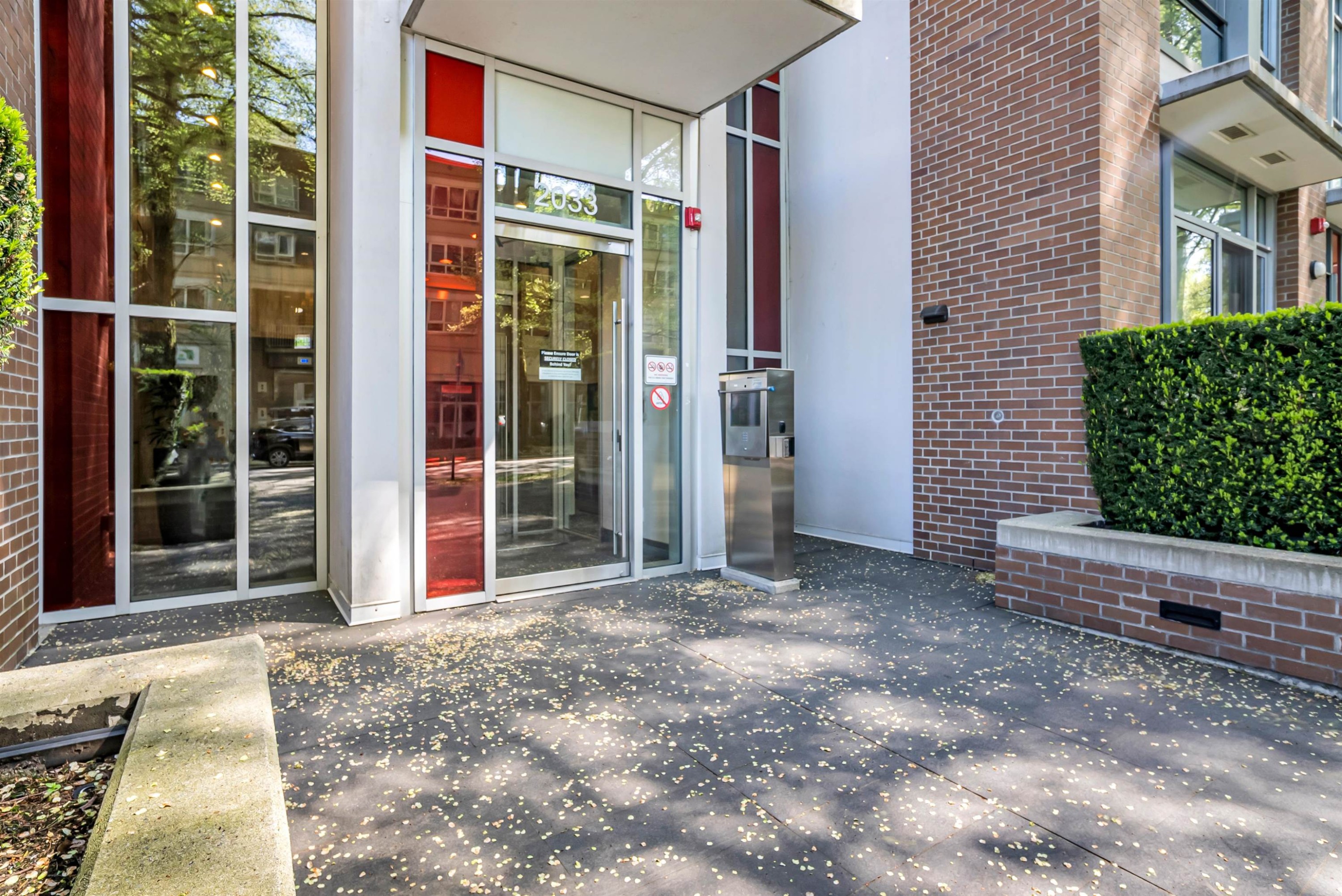 2021 10Th Avenue W, Vancouver, BC - Outdoor With Exterior