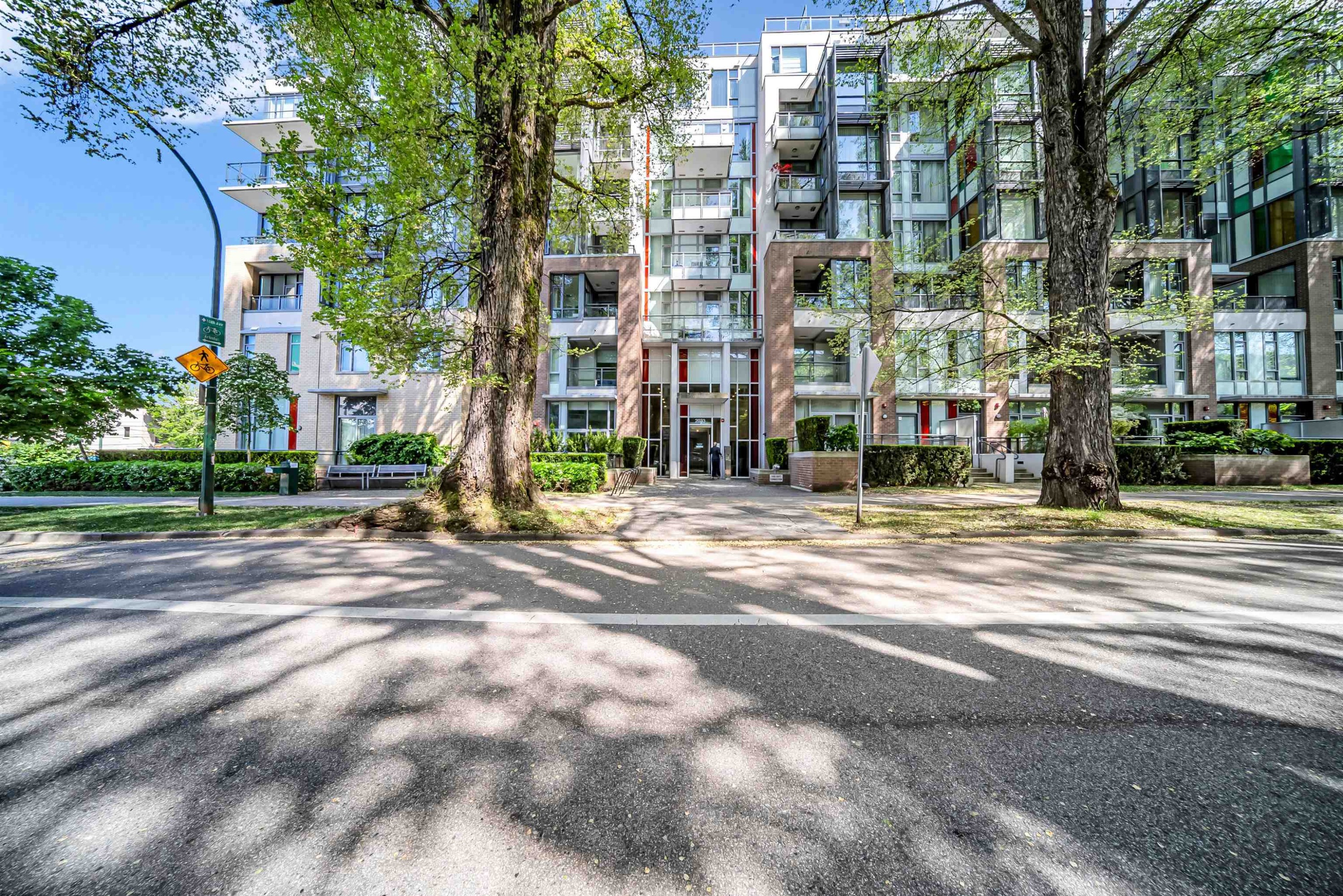 2021 10Th Avenue W, Vancouver, BC - Outdoor With Facade
