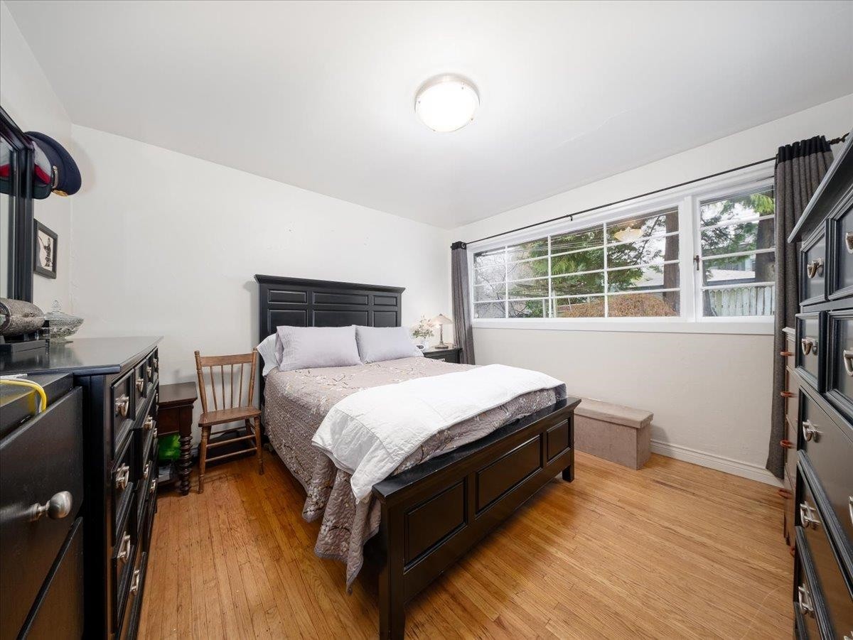 322 25Th Street E, North Vancouver, BC
