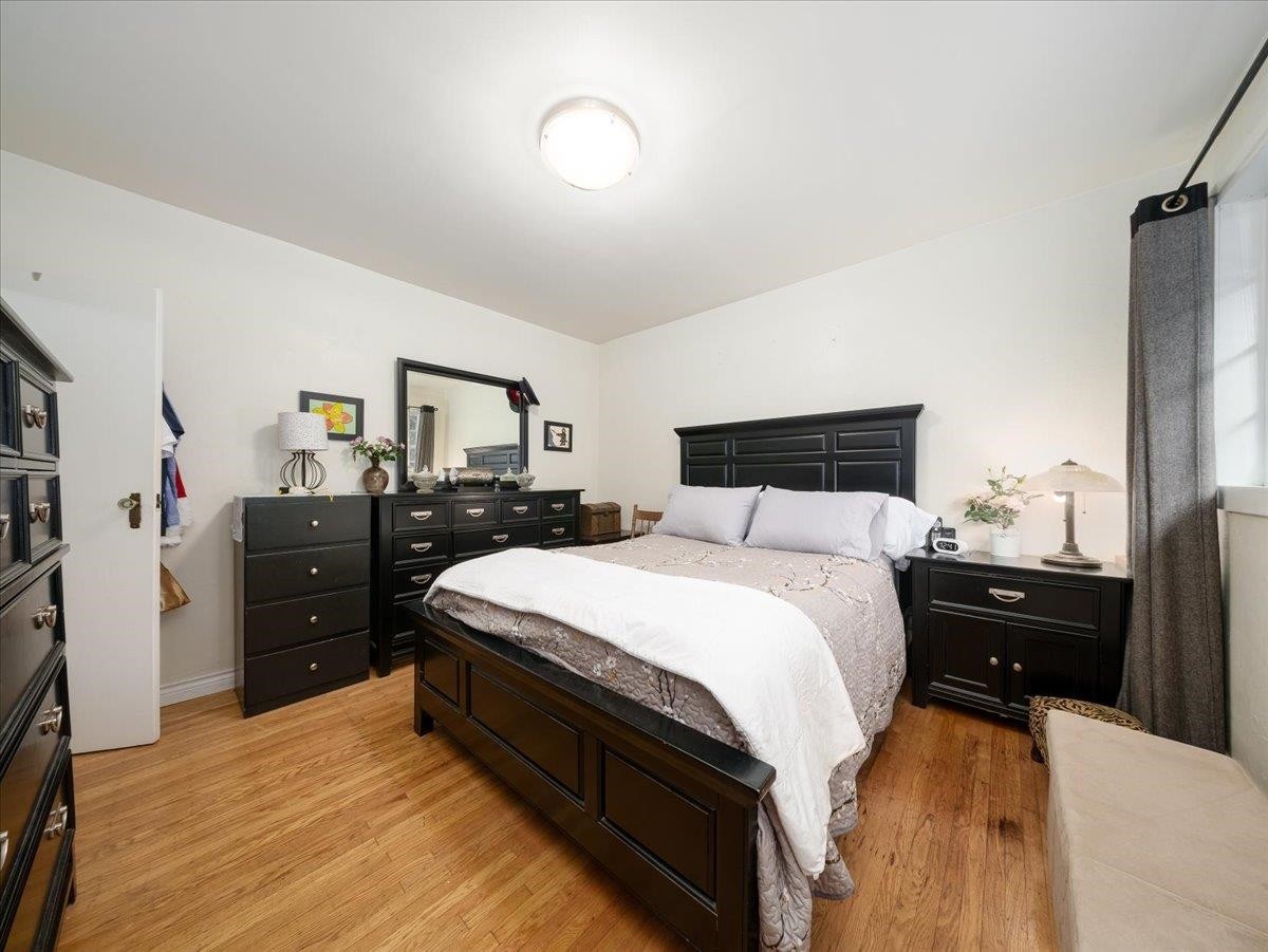 322 25Th Street E, North Vancouver, BC