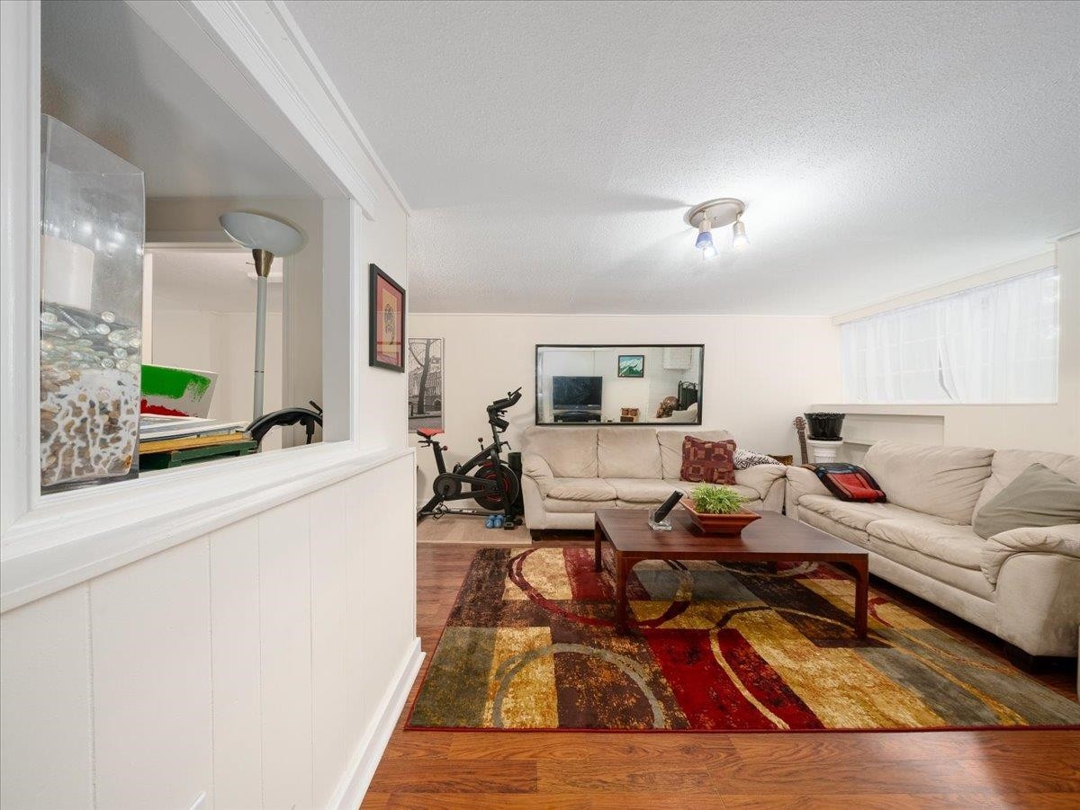 322 25Th Street E, North Vancouver, BC
