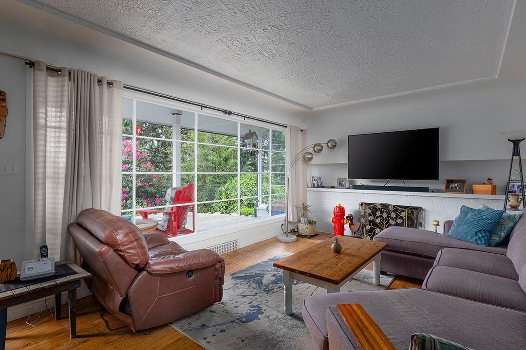 322 25Th Street E, North Vancouver, BC