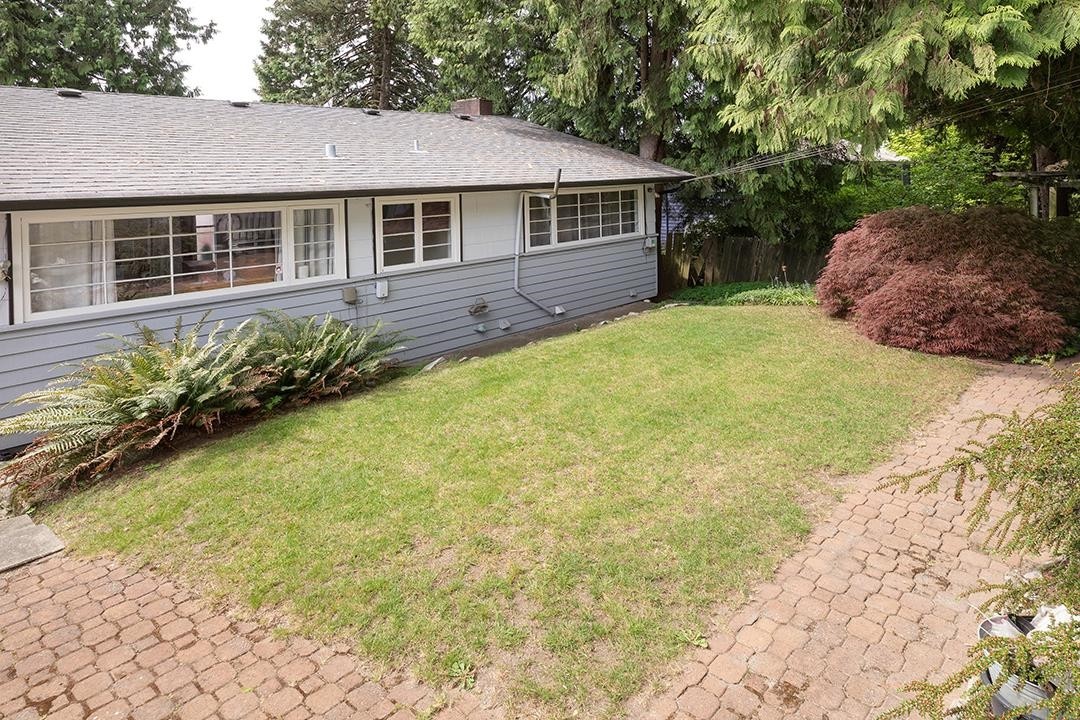 322 25Th Street E, North Vancouver, BC