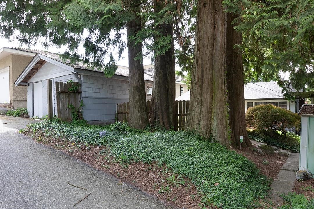 322 25Th Street E, North Vancouver, BC