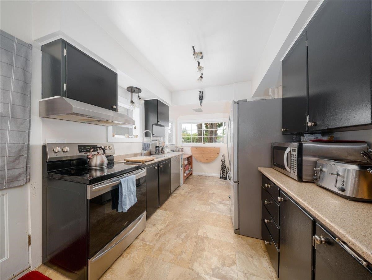322 25Th Street E, North Vancouver, BC