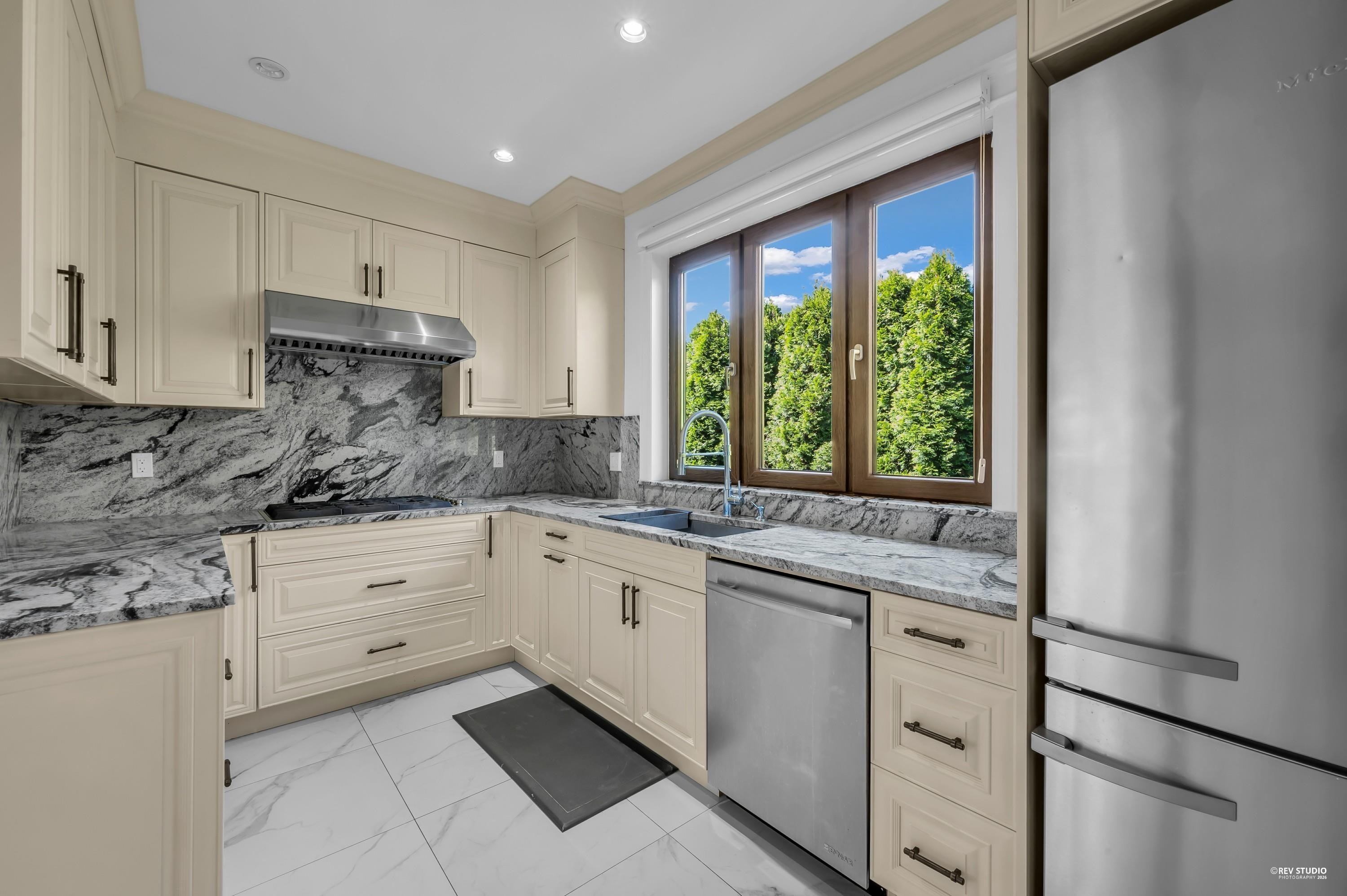 1118 Crestline Road, West Vancouver, BC