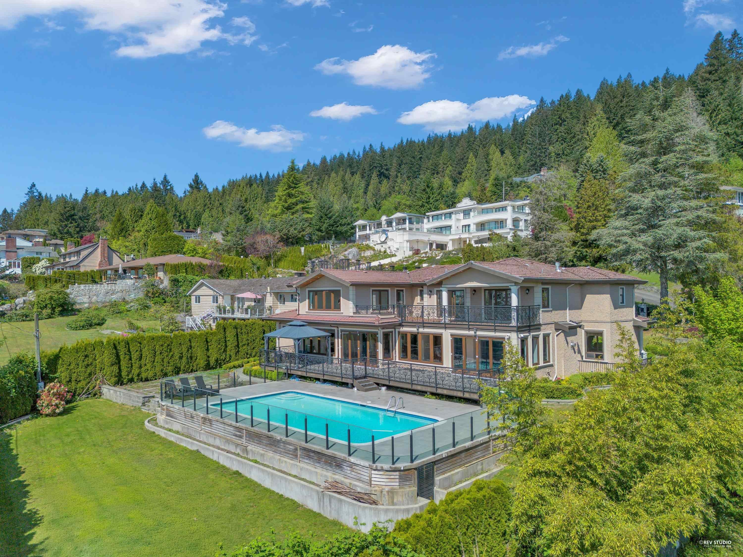 1118 Crestline Road, West Vancouver, BC